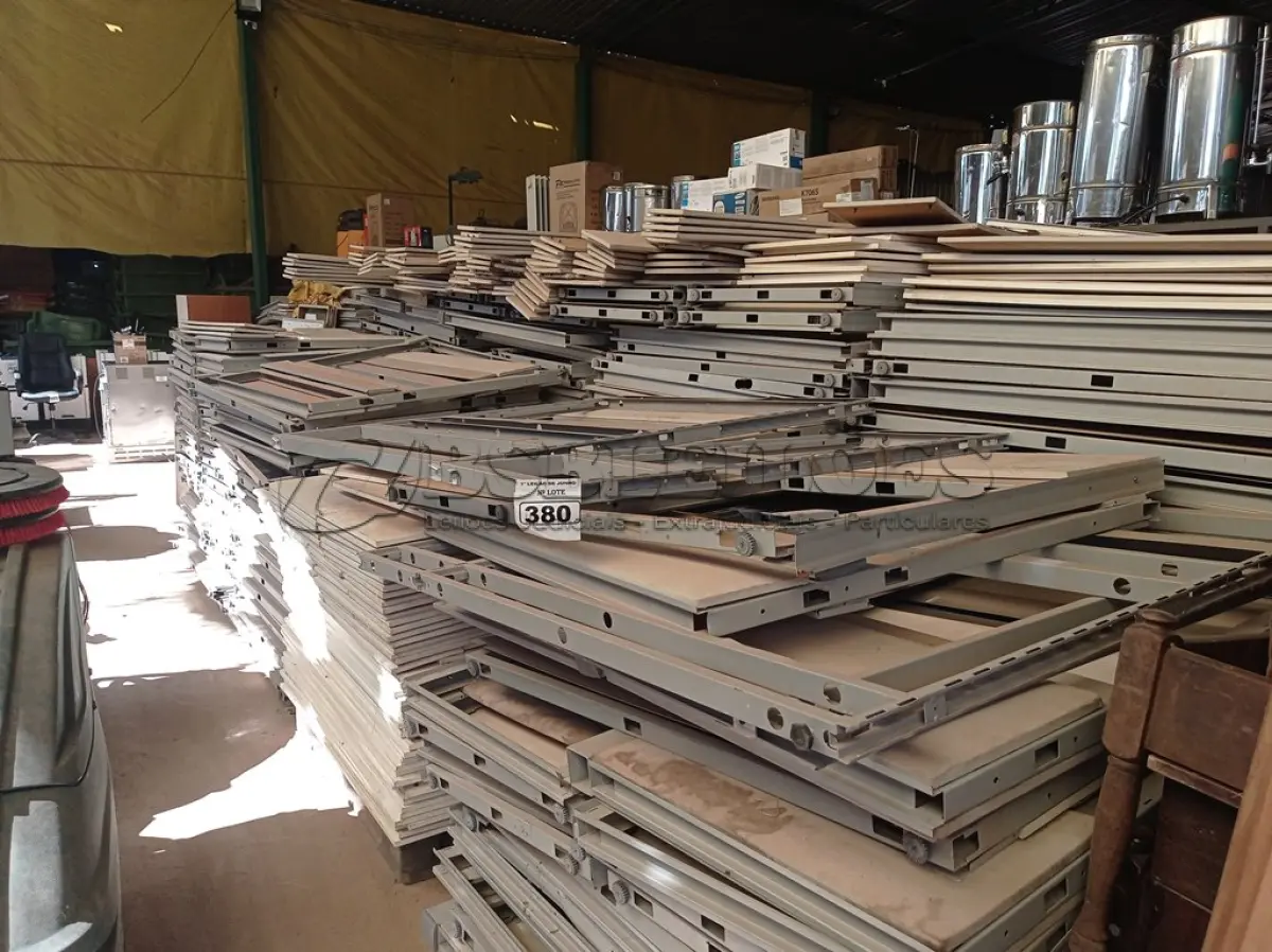 LOTE 380 - 01 LOTE COM GRANDE QUANTIDADE DE PEÇAS PARA MONTAR BAIAS PARA ESCRITÓRIO. (NO ESTADO) ATENÇÃO! FAZER A VISITAÇÃO ANTES DE ARREMATAR, NÃO SABEMOS SE FUNCIONA. LEILÃO NÃO TEM GARANTIA E NEM DEVOLUÇÃO, SUJEITO A POSSÍVEIS AVARIAS VISÍVEIS/OCULTAS E/OU AUSÊNCIA DE COMPONENTES.