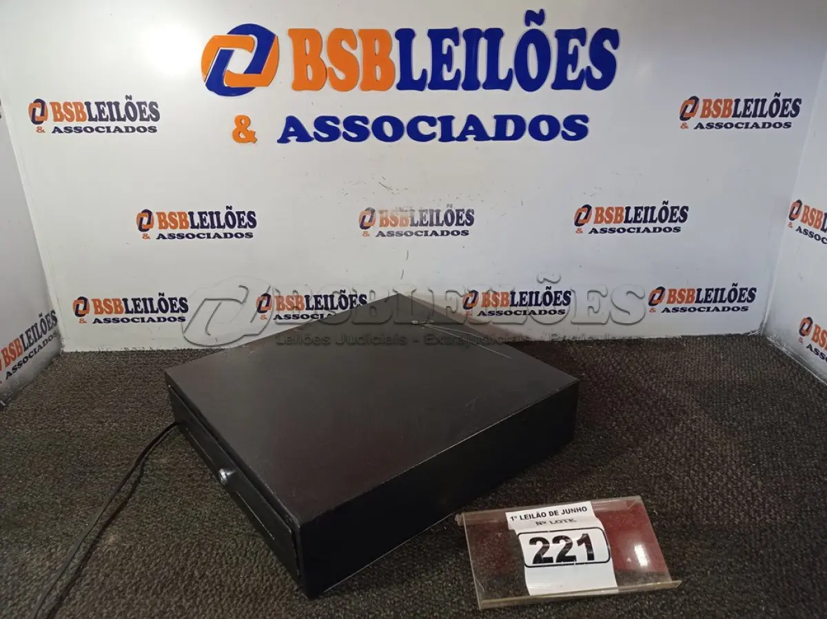 LOTE 221 - 01 CAIXA REGISTRADORA PARA DINHEIRO MANUAL. (NO ESTADO) ATENÇÃO! FAZER A VISITAÇÃO ANTES DE ARREMATAR, NÃO SABEMOS SE FUNCIONA. LEILÃO NÃO TEM GARANTIA E NEM DEVOLUÇÃO, SUJEITO A POSSÍVEIS AVARIAS VISÍVEIS/OCULTAS E/OU AUSÊNCIA DE COMPONENTES.