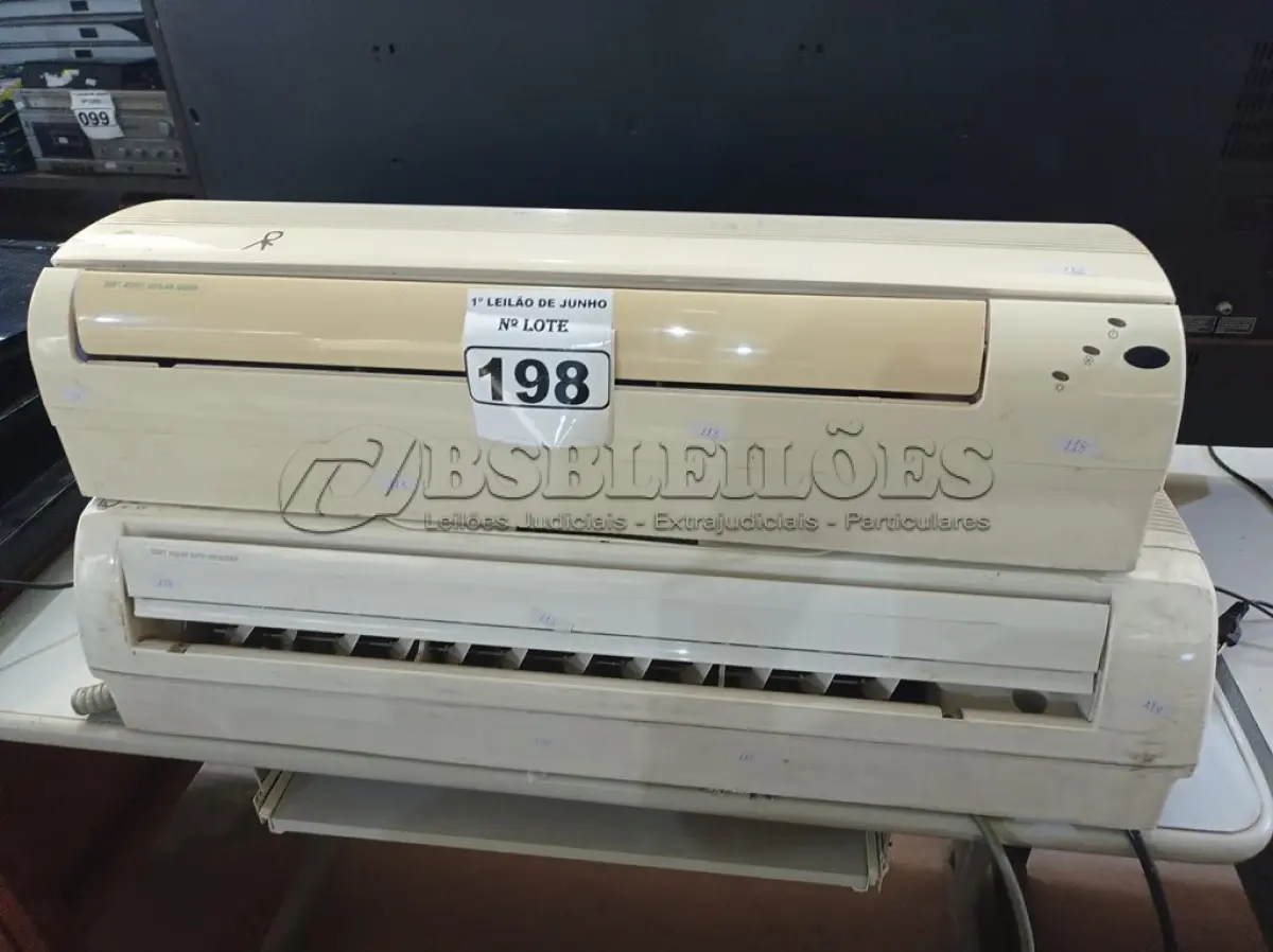 LOTE 198 - 02 EVAPORADORAS MARCA GREE E 01 MARCA TRANE. (NO ESTADO) ATENÇÃO! FAZER A VISITAÇÃO ANTES DE ARREMATAR, NÃO SABEMOS SE FUNCIONA. LEILÃO NÃO TEM GARANTIA E NEM DEVOLUÇÃO, SUJEITO A POSSÍVEIS AVARIAS VISÍVEIS/OCULTAS E/OU AUSÊNCIA DE COMPONENTES.