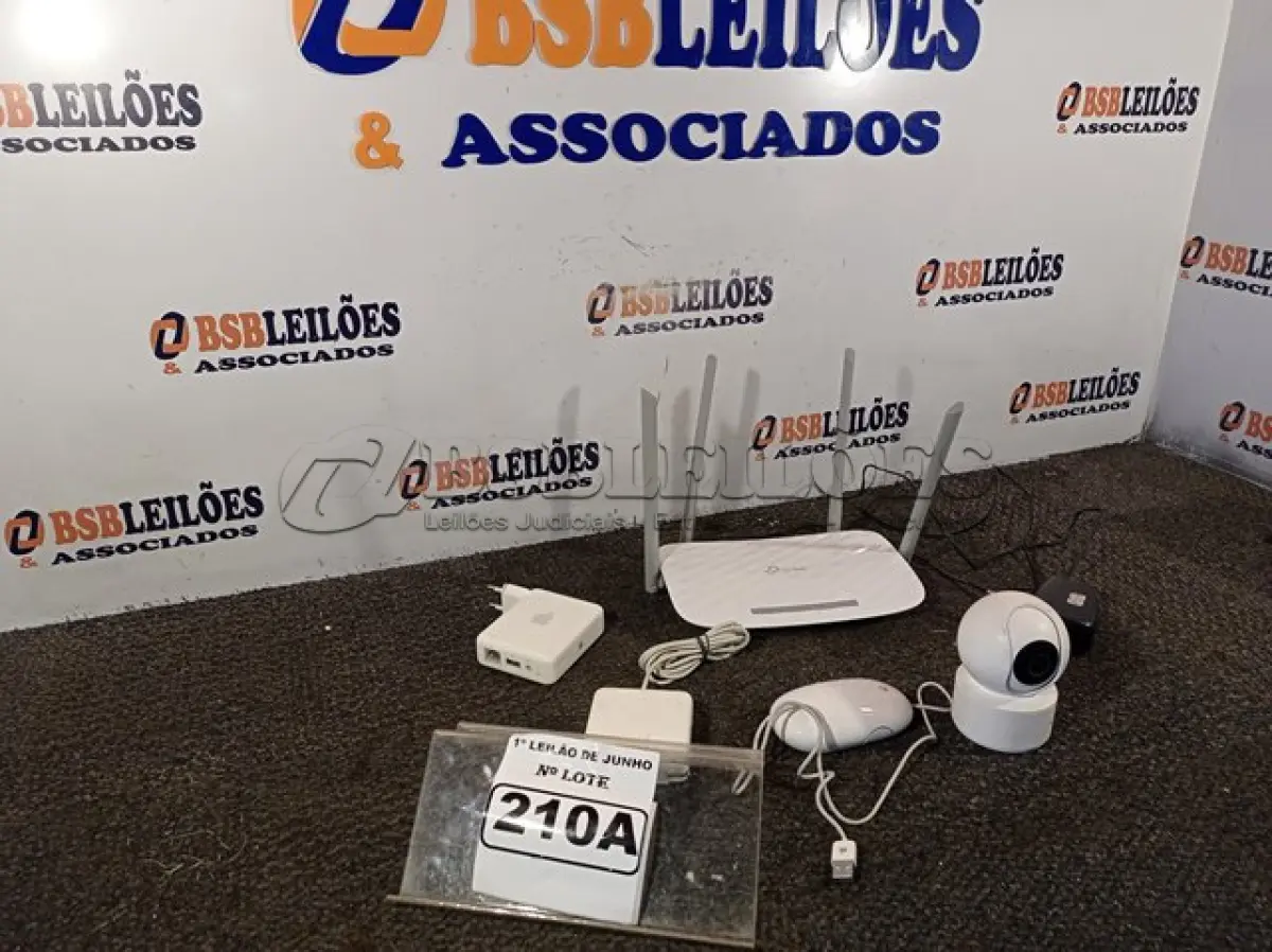 LOTE 210 - 01 ROTEADOR TP-LINK 04 ANTENAS, 01 MOUSE, 01 FONTE PARA MACBOOK, 01 ROTEADOR E 01 CÂMERA IP DE SEGURANÇA IMILAB XIAOMI BRANCA.  (NO ESTADO) ATENÇÃO! FAZER A VISITAÇÃO ANTES DE ARREMATAR, NÃO SABEMOS SE FUNCIONA. LEILÃO NÃO TEM GARANTIA E NEM DEVOLUÇÃO, SUJEITO A POSSÍVEIS AVARIAS VISÍVEIS/OCULTAS E/OU AUSÊNCIA DE COMPONENTES.