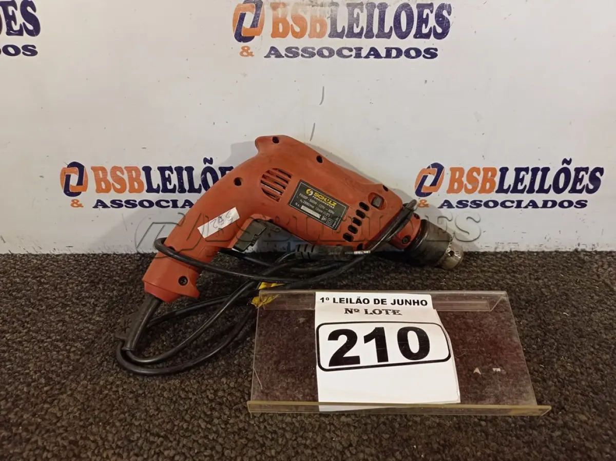 LOTE 210 - 01 PARAFUSADEIRA/FURADEIRA MARCA SCHUZ 220V. (NO ESTADO) ATENÇÃO! FAZER A VISITAÇÃO ANTES DE ARREMATAR, NÃO SABEMOS SE FUNCIONA. LEILÃO NÃO TEM GARANTIA E NEM DEVOLUÇÃO, SUJEITO A POSSÍVEIS AVARIAS VISÍVEIS/OCULTAS E/OU AUSÊNCIA DE COMPONENTES.
