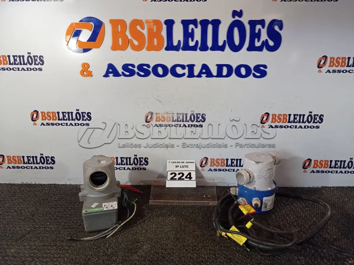 LOTE 224 - 02 AQUECEDORES PARA BANHEIRA. (NO ESTADO) ATENÇÃO! FAZER A VISITAÇÃO ANTES DE ARREMATAR, NÃO SABEMOS SE FUNCIONA. LEILÃO NÃO TEM GARANTIA E NEM DEVOLUÇÃO, SUJEITO A POSSÍVEIS AVARIAS VISÍVEIS/OCULTAS E/OU AUSÊNCIA DE COMPONENTES.