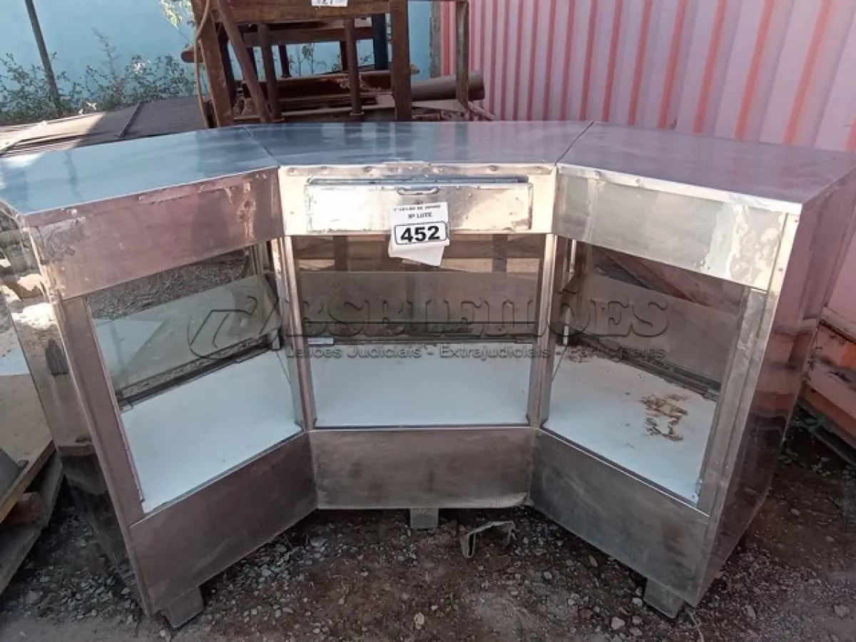 LOTE 452 - 01 BALCÃO CAIXA EM INOX. (NO ESTADO) ATENÇÃO! FAZER A VISITAÇÃO ANTES DE ARREMATAR, NÃO SABEMOS SE FUNCIONA. LEILÃO NÃO TEM GARANTIA E NEM DEVOLUÇÃO, SUJEITO A POSSÍVEIS AVARIAS VISÍVEIS/OCULTAS E/OU AUSÊNCIA DE COMPONENTES.