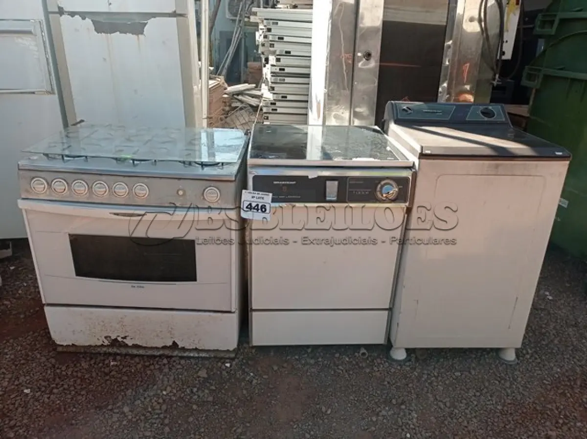 LOTE 446 - 01 FOGÃO BOCAS, 01 LAVA LOUCAS E 01 MÁQUINA DE LAVAR. (NO ESTADO) ATENÇÃO! FAZER A VISITAÇÃO ANTES DE ARREMATAR, NÃO SABEMOS SE FUNCIONA. LEILÃO NÃO TEM GARANTIA E NEM DEVOLUÇÃO, SUJEITO A POSSÍVEIS AVARIAS VISÍVEIS/OCULTAS E/OU AUSÊNCIA DE COMPONENTES.