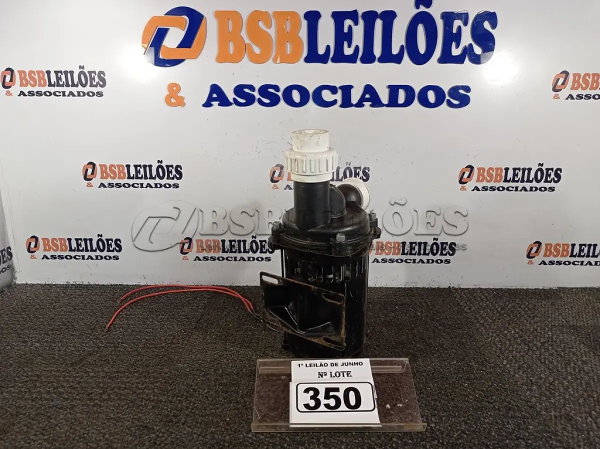 LOTE 350 - 01 MOTOR DE INDUÇÃO MONOFÁSICO DE GAIOLA 220V COM AVARIAS. (NO ESTADO) ATENÇÃO! FAZER A VISITAÇÃO ANTES DE ARREMATAR, NÃO SABEMOS SE FUNCIONA. LEILÃO NÃO TEM GARANTIA E NEM DEVOLUÇÃO, SUJEITO A POSSÍVEIS AVARIAS VISÍVEIS/OCULTAS E/OU AUSÊNCIA DE COMPONENTES.