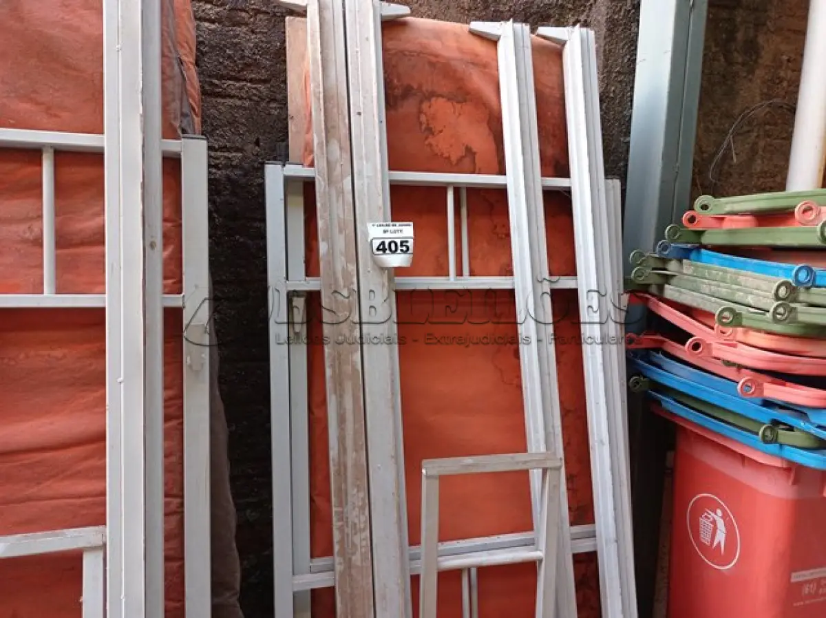 LOTE 405 - 01 BELICHE COMPLETA COM COLCHÃO. (NO ESTADO) ATENÇÃO! FAZER A VISITAÇÃO ANTES DE ARREMATAR, NÃO SABEMOS SE FUNCIONA. LEILÃO NÃO TEM GARANTIA E NEM DEVOLUÇÃO, SUJEITO A POSSÍVEIS AVARIAS VISÍVEIS/OCULTAS E/OU AUSÊNCIA DE COMPONENTES.