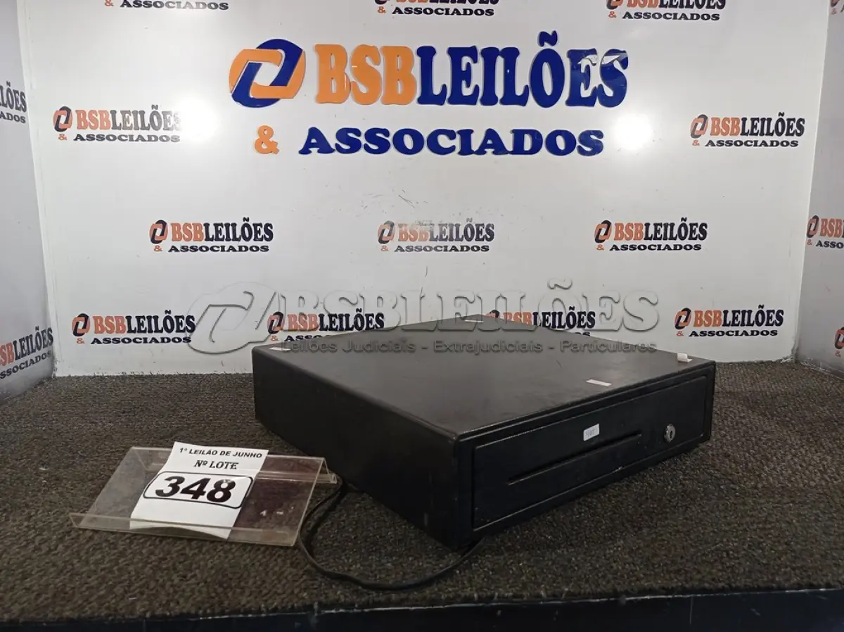 LOTE 348 - 01 CAIXA REGISTRADORA PARA DINHEIRO MANUAL. (NO ESTADO) ATENÇÃO! FAZER A VISITAÇÃO ANTES DE ARREMATAR, NÃO SABEMOS SE FUNCIONA. LEILÃO NÃO TEM GARANTIA E NEM DEVOLUÇÃO, SUJEITO A POSSÍVEIS AVARIAS VISÍVEIS/OCULTAS E/OU AUSÊNCIA DE COMPONENTES.