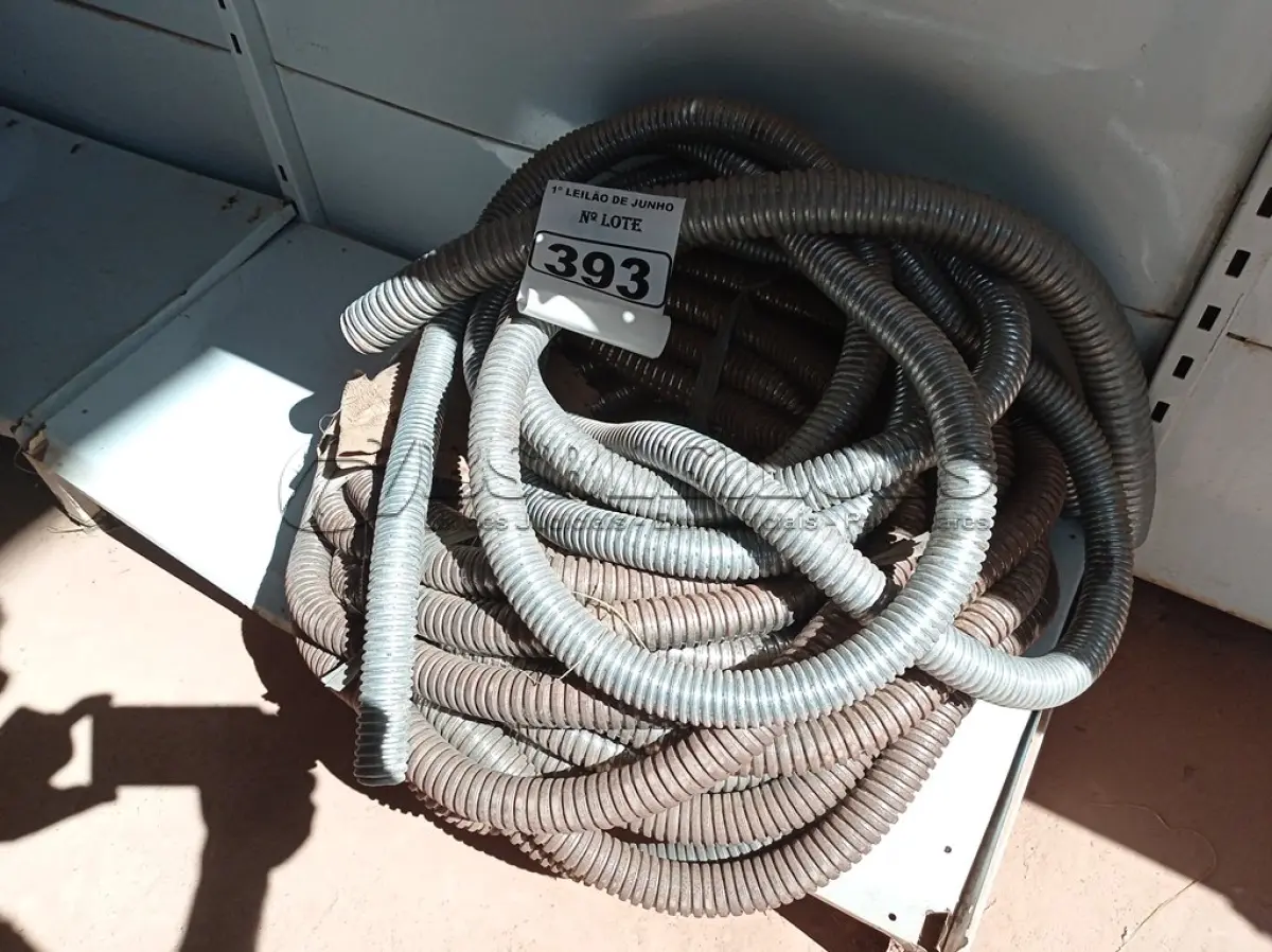 LOTE 393 - 01 ROLO DE MANGUEIRA CORRUGADA EM AÇO. (NO ESTADO) ATENÇÃO! FAZER A VISITAÇÃO ANTES DE ARREMATAR, NÃO SABEMOS SE FUNCIONA. LEILÃO NÃO TEM GARANTIA E NEM DEVOLUÇÃO, SUJEITO A POSSÍVEIS AVARIAS VISÍVEIS/OCULTAS E/OU AUSÊNCIA DE COMPONENTES.