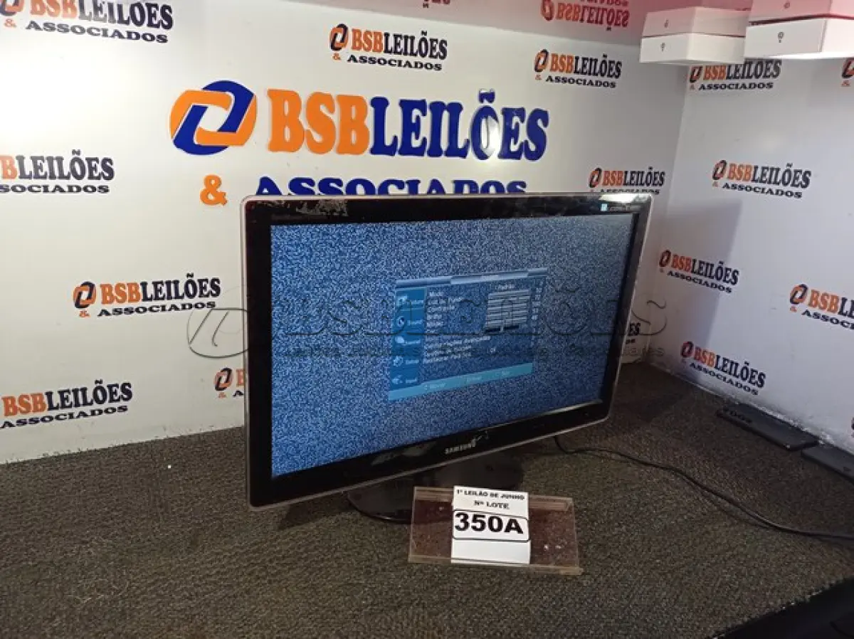 LOTE 350 - 01 MONITOR TV SAMSUNG 24’’ LIGANDO. (NO ESTADO) ATENÇÃO! FAZER A VISITAÇÃO ANTES DE ARREMATAR, NÃO SABEMOS SE FUNCIONA. LEILÃO NÃO TEM GARANTIA E NEM DEVOLUÇÃO, SUJEITO A POSSÍVEIS AVARIAS VISÍVEIS/OCULTAS E/OU AUSÊNCIA DE COMPONENTES.