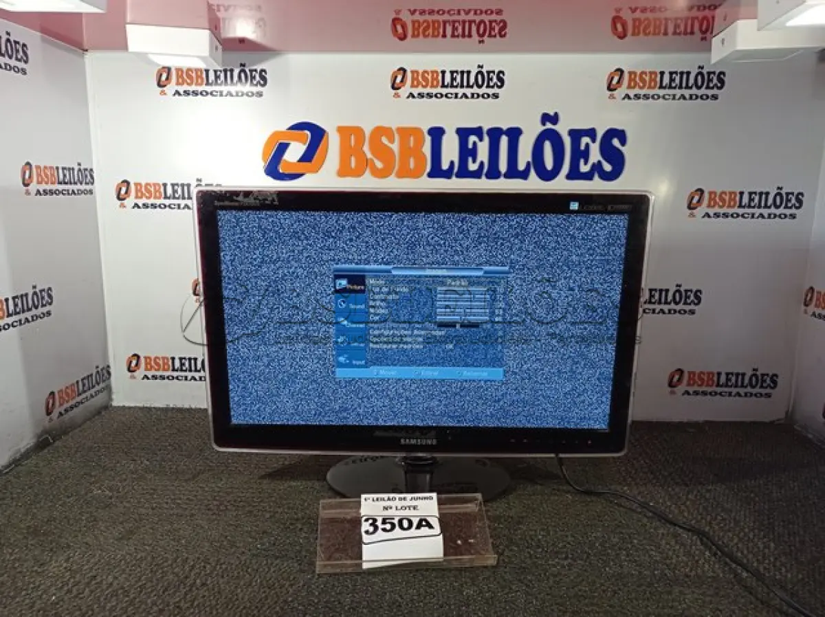 LOTE 350 - 01 MONITOR TV SAMSUNG 24’’ LIGANDO. (NO ESTADO) ATENÇÃO! FAZER A VISITAÇÃO ANTES DE ARREMATAR, NÃO SABEMOS SE FUNCIONA. LEILÃO NÃO TEM GARANTIA E NEM DEVOLUÇÃO, SUJEITO A POSSÍVEIS AVARIAS VISÍVEIS/OCULTAS E/OU AUSÊNCIA DE COMPONENTES.