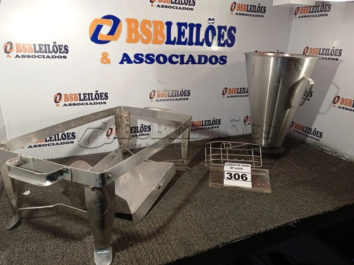 LOTE 306 - 01 COPO PARA LIQUIDIFICADOR INDUSTRIAL E PEÇAS AVULSAS EM INOX. (NO ESTADO) ATENÇÃO! FAZER A VISITAÇÃO ANTES DE ARREMATAR, NÃO SABEMOS SE FUNCIONA. LEILÃO NÃO TEM GARANTIA E NEM DEVOLUÇÃO, SUJEITO A POSSÍVEIS AVARIAS VISÍVEIS/OCULTAS E/OU AUSÊNCIA DE COMPONENTES.