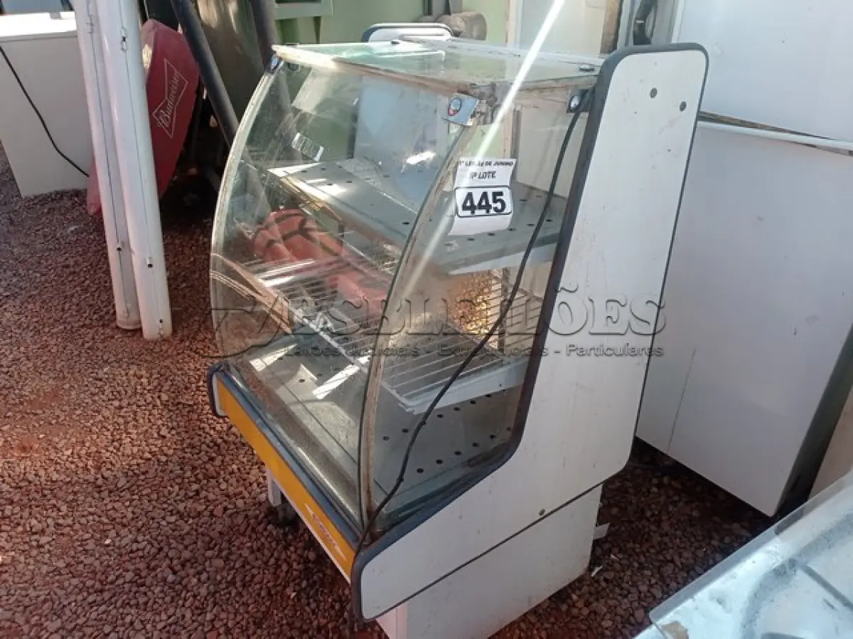 LOTE 445 - 01 BALCÃO EXPOSITOR SEM MOTOR MARCA GELOPAR. (NO ESTADO) ATENÇÃO! FAZER A VISITAÇÃO ANTES DE ARREMATAR, NÃO SABEMOS SE FUNCIONA. LEILÃO NÃO TEM GARANTIA E NEM DEVOLUÇÃO, SUJEITO A POSSÍVEIS AVARIAS VISÍVEIS/OCULTAS E/OU AUSÊNCIA DE COMPONENTES.