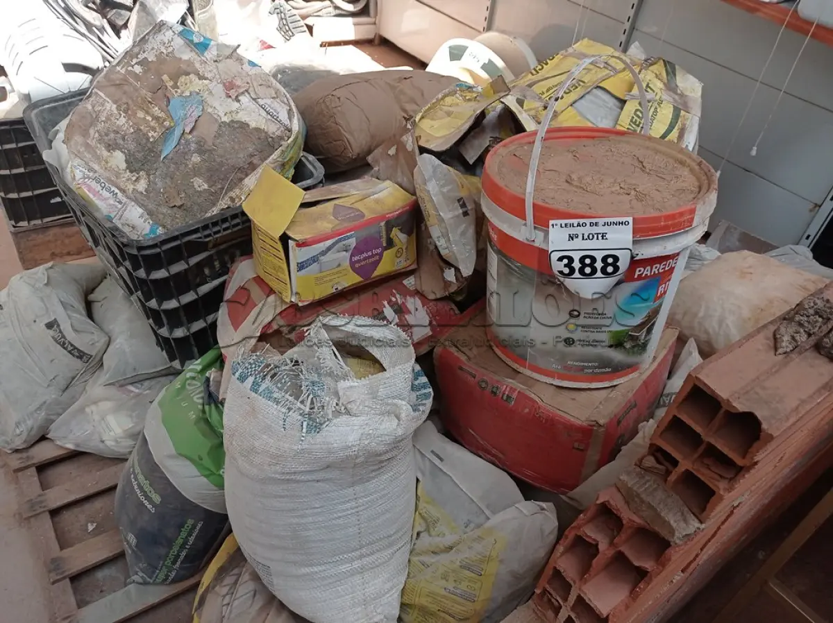 LOTE 388 - 01 LOTE DE MATERIAIS PARA CONSTRUÇÃO. (NO ESTADO) ATENÇÃO! FAZER A VISITAÇÃO ANTES DE ARREMATAR, NÃO SABEMOS SE FUNCIONA. LEILÃO NÃO TEM GARANTIA E NEM DEVOLUÇÃO, SUJEITO A POSSÍVEIS AVARIAS VISÍVEIS/OCULTAS E/OU AUSÊNCIA DE COMPONENTES.