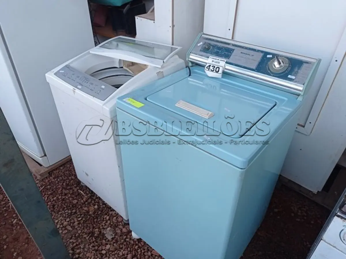 LOTE 430 - 02 MÁQUINAS DE LAVAR MARCA BRASTEMP PARA RETIRADA DE PEÇAS. (NO ESTADO) ATENÇÃO! FAZER A VISITAÇÃO ANTES DE ARREMATAR, NÃO SABEMOS SE FUNCIONA. LEILÃO NÃO TEM GARANTIA E NEM DEVOLUÇÃO, SUJEITO A POSSÍVEIS AVARIAS VISÍVEIS/OCULTAS E/OU AUSÊNCIA DE COMPONENTES.