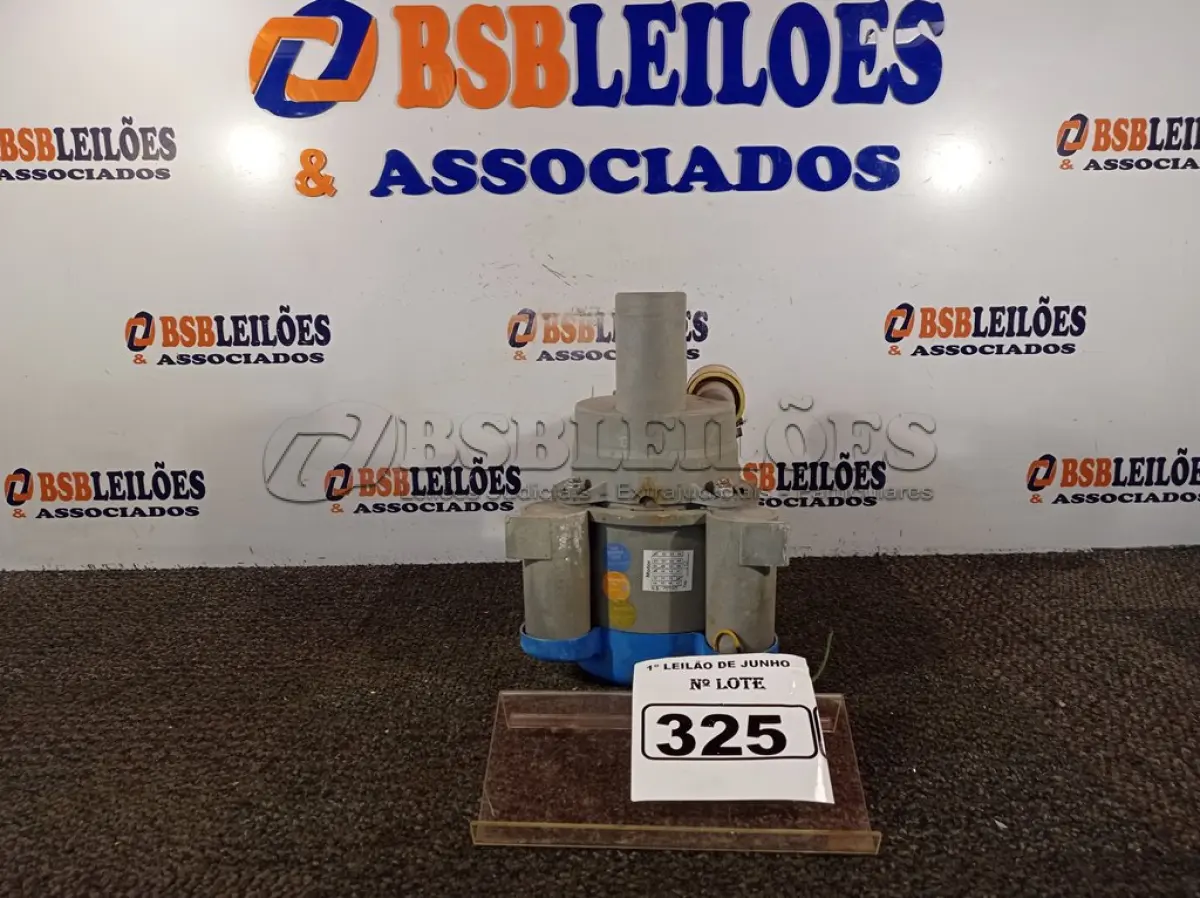 LOTE 325 - 01 MOTO BOMBA MOTOR DE INDUÇÃO MONOFÁSICO GAIOLA COM AVARIAS.  (NO ESTADO) ATENÇÃO! FAZER A VISITAÇÃO ANTES DE ARREMATAR, NÃO SABEMOS SE FUNCIONA. LEILÃO NÃO TEM GARANTIA E NEM DEVOLUÇÃO, SUJEITO A POSSÍVEIS AVARIAS VISÍVEIS/OCULTAS E/OU AUSÊNCIA DE COMPONENTES.