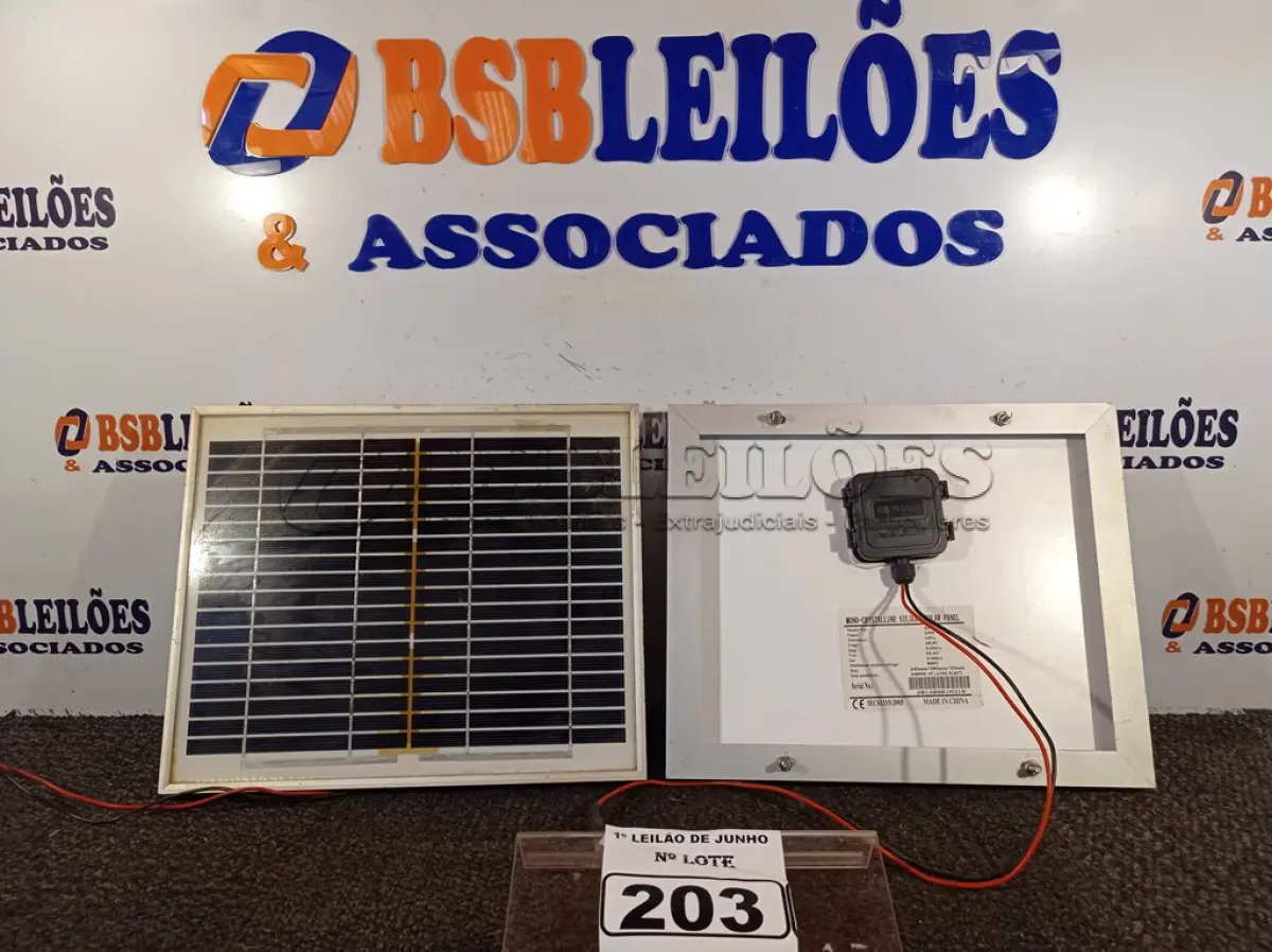 LOTE 203 - 02 PLACAS SOLARES 18V 10W. (NO ESTADO) ATENÇÃO! FAZER A VISITAÇÃO ANTES DE ARREMATAR, NÃO SABEMOS SE FUNCIONA. LEILÃO NÃO TEM GARANTIA E NEM DEVOLUÇÃO, SUJEITO A POSSÍVEIS AVARIAS VISÍVEIS/OCULTAS E/OU AUSÊNCIA DE COMPONENTES.