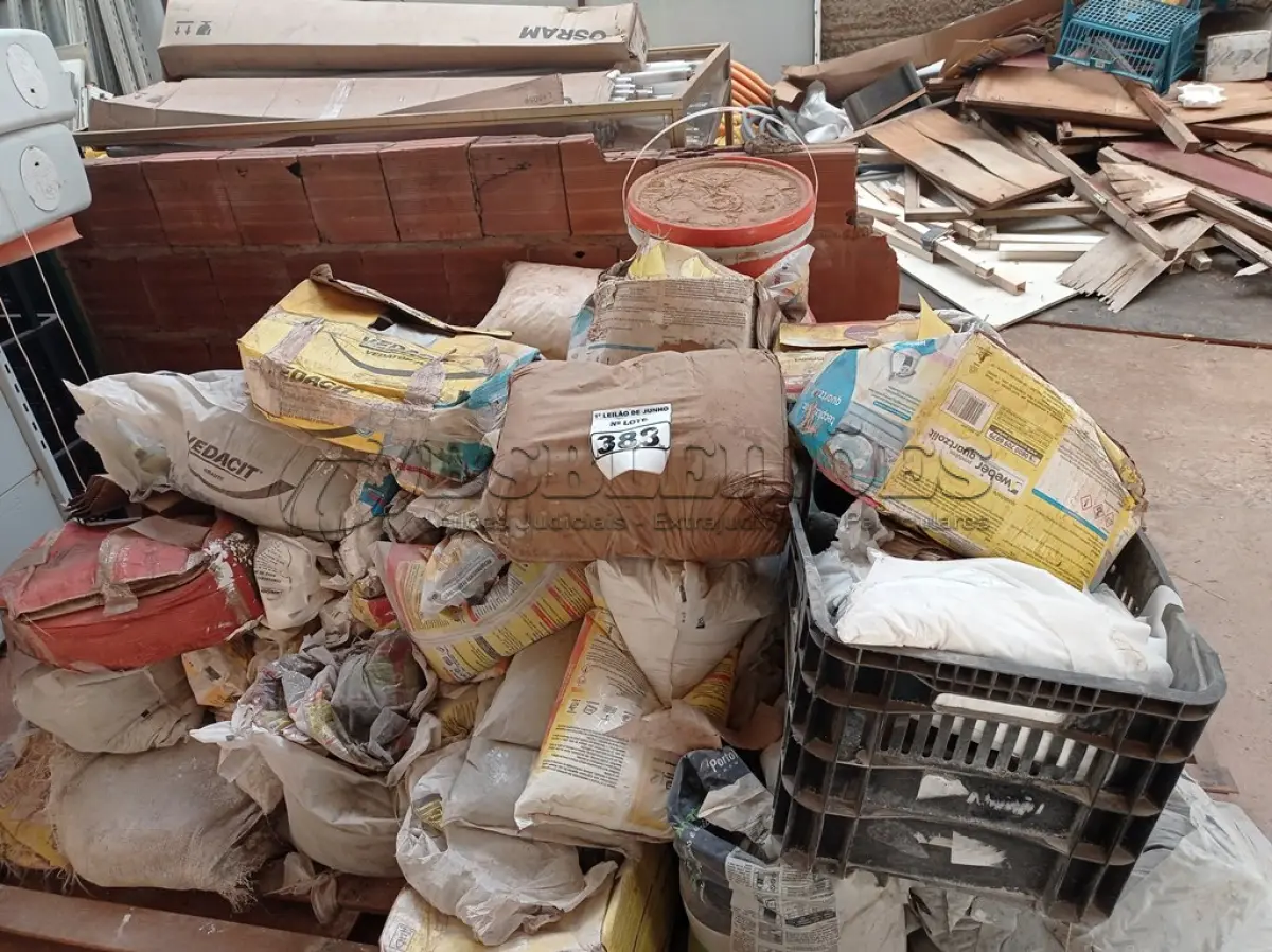 LOTE 388 - 01 LOTE DE MATERIAIS PARA CONSTRUÇÃO. (NO ESTADO) ATENÇÃO! FAZER A VISITAÇÃO ANTES DE ARREMATAR, NÃO SABEMOS SE FUNCIONA. LEILÃO NÃO TEM GARANTIA E NEM DEVOLUÇÃO, SUJEITO A POSSÍVEIS AVARIAS VISÍVEIS/OCULTAS E/OU AUSÊNCIA DE COMPONENTES.