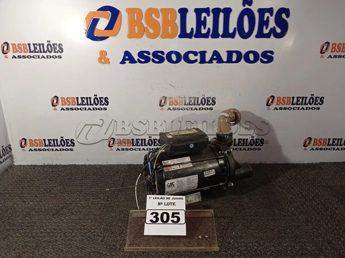 LOTE 305 - 01 MOTOBOMBA 220V. (NO ESTADO) ATENÇÃO! FAZER A VISITAÇÃO ANTES DE ARREMATAR, NÃO SABEMOS SE FUNCIONA. LEILÃO NÃO TEM GARANTIA E NEM DEVOLUÇÃO, SUJEITO A POSSÍVEIS AVARIAS VISÍVEIS/OCULTAS E/OU AUSÊNCIA DE COMPONENTES.