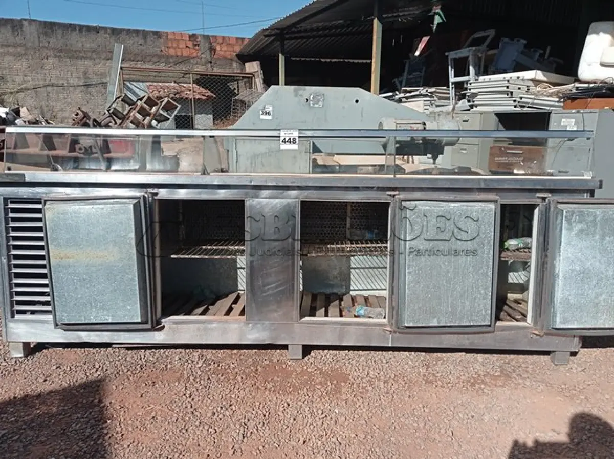 LOTE 448 - 01 BALCÃO REFRIGERADA EM INOX. (NO ESTADO) ATENÇÃO! FAZER A VISITAÇÃO ANTES DE ARREMATAR, NÃO SABEMOS SE FUNCIONA. LEILÃO NÃO TEM GARANTIA E NEM DEVOLUÇÃO, SUJEITO A POSSÍVEIS AVARIAS VISÍVEIS/OCULTAS E/OU AUSÊNCIA DE COMPONENTES.
