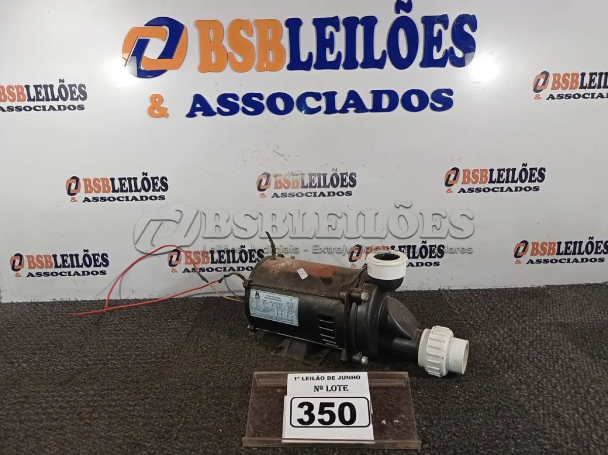 LOTE 350 - 01 MOTOR DE INDUÇÃO MONOFÁSICO DE GAIOLA 220V COM AVARIAS. (NO ESTADO) ATENÇÃO! FAZER A VISITAÇÃO ANTES DE ARREMATAR, NÃO SABEMOS SE FUNCIONA. LEILÃO NÃO TEM GARANTIA E NEM DEVOLUÇÃO, SUJEITO A POSSÍVEIS AVARIAS VISÍVEIS/OCULTAS E/OU AUSÊNCIA DE COMPONENTES.
