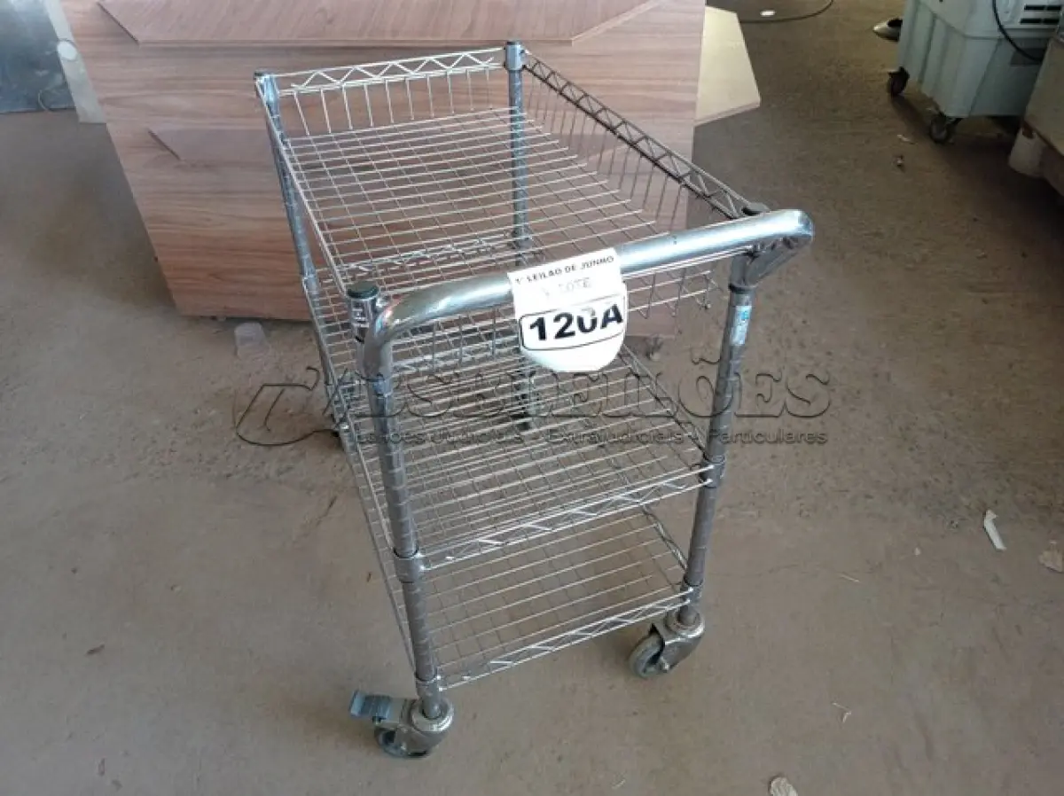 LOTE 120 - 01 CARRINHO PARA COPA COM 03 BANDEJAS E RODINHAS. (NO ESTADO) ATENÇÃO! FAZER A VISITAÇÃO ANTES DE ARREMATAR, NÃO SABEMOS SE FUNCIONA. LEILÃO NÃO TEM GARANTIA E NEM DEVOLUÇÃO, SUJEITO A POSSÍVEIS AVARIAS VISÍVEIS/OCULTAS E/OU AUSÊNCIA DE COMPONENTES.