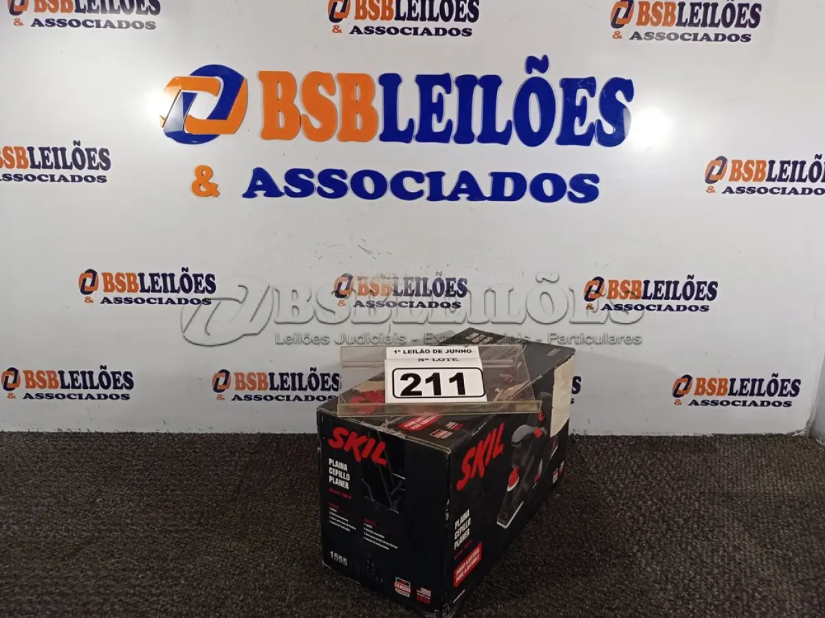 LOTE 211 - 01 PLAINA 3.14, MODELO1555 DE 550W DE POTÊNCIA E 220V MARCA SKIL. (NO ESTADO) ATENÇÃO! FAZER A VISITAÇÃO ANTES DE ARREMATAR, NÃO SABEMOS SE FUNCIONA. LEILÃO NÃO TEM GARANTIA E NEM DEVOLUÇÃO, SUJEITO A POSSÍVEIS AVARIAS VISÍVEIS/OCULTAS E/OU AUSÊNCIA DE COMPONENTES.