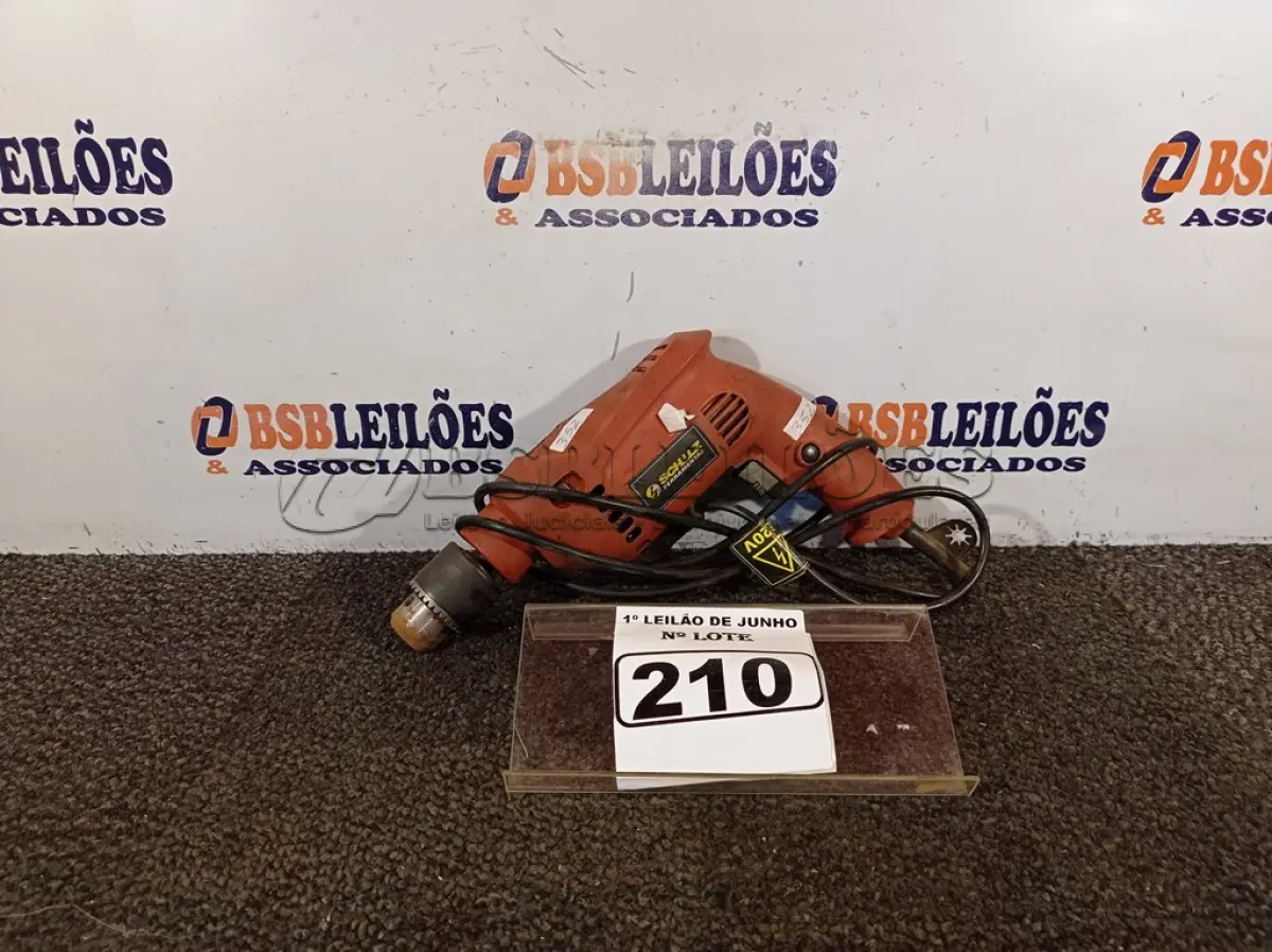 LOTE 210 - 01 PARAFUSADEIRA/FURADEIRA MARCA SCHUZ 220V. (NO ESTADO) ATENÇÃO! FAZER A VISITAÇÃO ANTES DE ARREMATAR, NÃO SABEMOS SE FUNCIONA. LEILÃO NÃO TEM GARANTIA E NEM DEVOLUÇÃO, SUJEITO A POSSÍVEIS AVARIAS VISÍVEIS/OCULTAS E/OU AUSÊNCIA DE COMPONENTES.