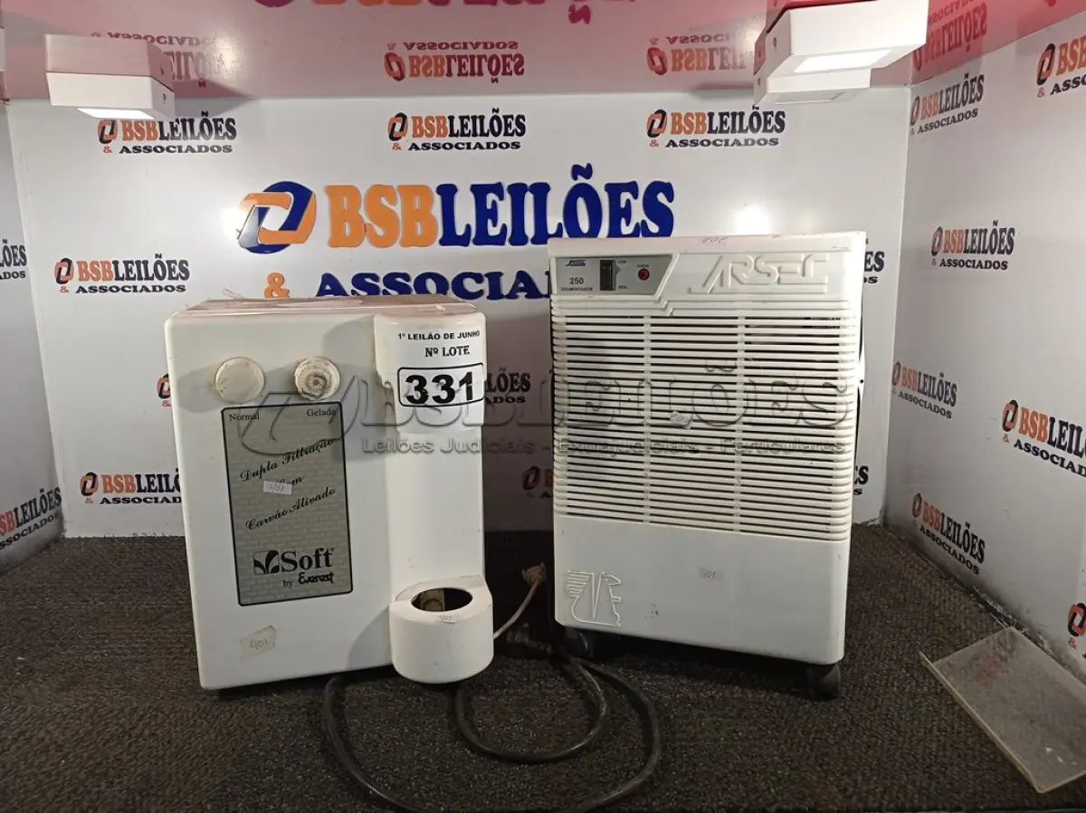 LOTE 331 - 01 PURIFICADOR DE ÁGUA MARCA SOFT E 01 DESUMIDIFICADOR. (NO ESTADO) ATENÇÃO! FAZER A VISITAÇÃO ANTES DE ARREMATAR, NÃO SABEMOS SE FUNCIONA. LEILÃO NÃO TEM GARANTIA E NEM DEVOLUÇÃO, SUJEITO A POSSÍVEIS AVARIAS VISÍVEIS/OCULTAS E/OU AUSÊNCIA DE COMPONENTES.
