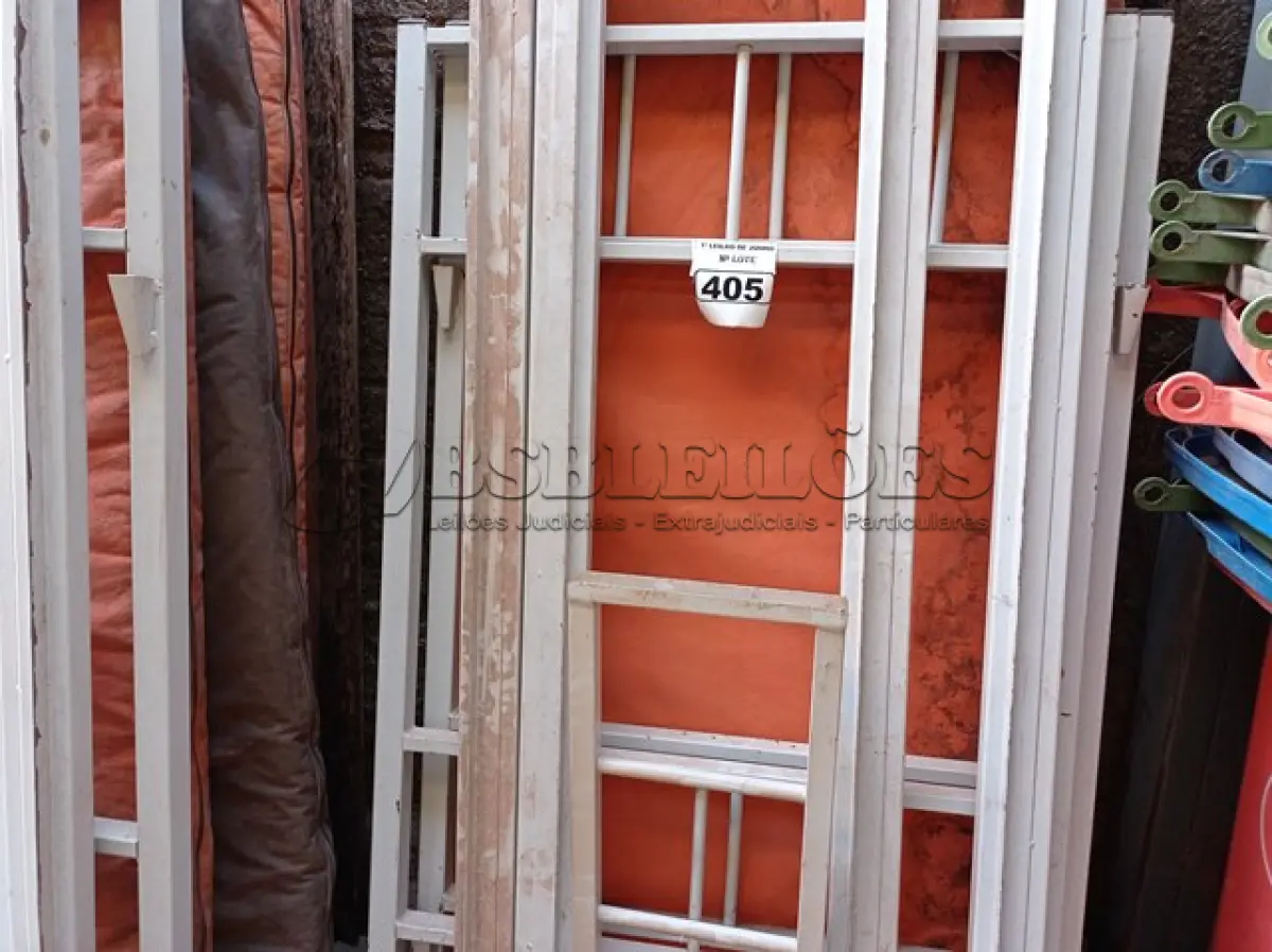 LOTE 405 - 01 BELICHE COMPLETA COM COLCHÃO. (NO ESTADO) ATENÇÃO! FAZER A VISITAÇÃO ANTES DE ARREMATAR, NÃO SABEMOS SE FUNCIONA. LEILÃO NÃO TEM GARANTIA E NEM DEVOLUÇÃO, SUJEITO A POSSÍVEIS AVARIAS VISÍVEIS/OCULTAS E/OU AUSÊNCIA DE COMPONENTES.