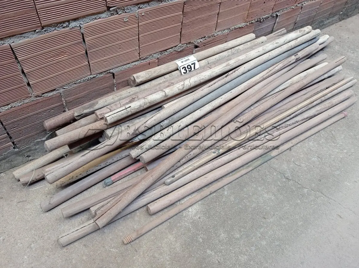 LOTE 397 - 01 LOTE COM DIVERSOS CABOS. (NO ESTADO) ATENÇÃO! FAZER A VISITAÇÃO ANTES DE ARREMATAR, NÃO SABEMOS SE FUNCIONA. LEILÃO NÃO TEM GARANTIA E NEM DEVOLUÇÃO, SUJEITO A POSSÍVEIS AVARIAS VISÍVEIS/OCULTAS E/OU AUSÊNCIA DE COMPONENTES.