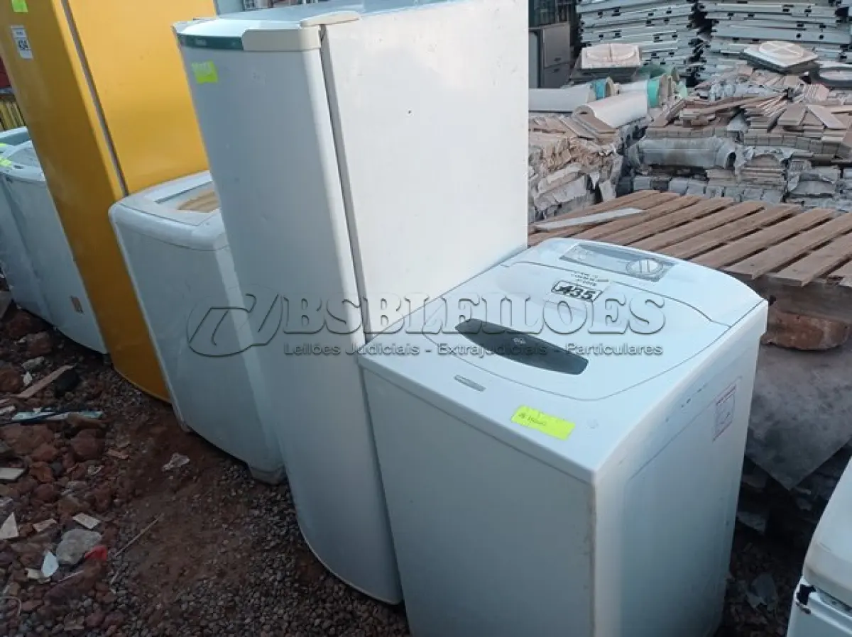 LOTE 435 - 01 GELADEIRA MARCA CONSUL E 01 MÁQUINA DE LAVAR MARCA BRASTEMP PARA RETIRADA DE PEÇAS. (NO ESTADO) ATENÇÃO! FAZER A VISITAÇÃO ANTES DE ARREMATAR, NÃO SABEMOS SE FUNCIONA. LEILÃO NÃO TEM GARANTIA E NEM DEVOLUÇÃO, SUJEITO A POSSÍVEIS AVARIAS VISÍVEIS/OCULTAS E/OU AUSÊNCIA DE COMPONENTES.