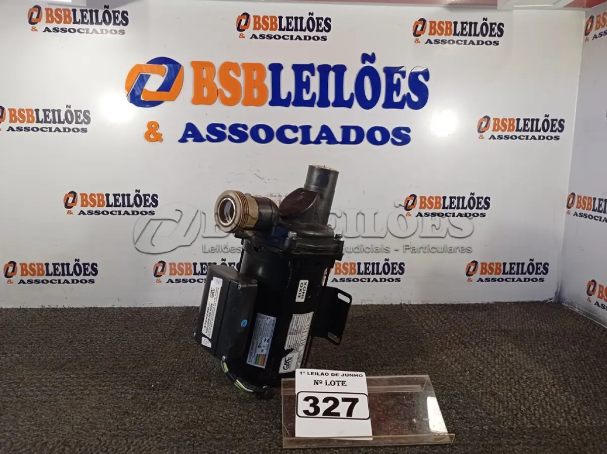 LOTE 327 - 01 MOTO BOMBA CENTRIFUGA 220V COM AVARIAS. (NO ESTADO) ATENÇÃO! FAZER A VISITAÇÃO ANTES DE ARREMATAR, NÃO SABEMOS SE FUNCIONA. LEILÃO NÃO TEM GARANTIA E NEM DEVOLUÇÃO, SUJEITO A POSSÍVEIS AVARIAS VISÍVEIS/OCULTAS E/OU AUSÊNCIA DE COMPONENTES.
