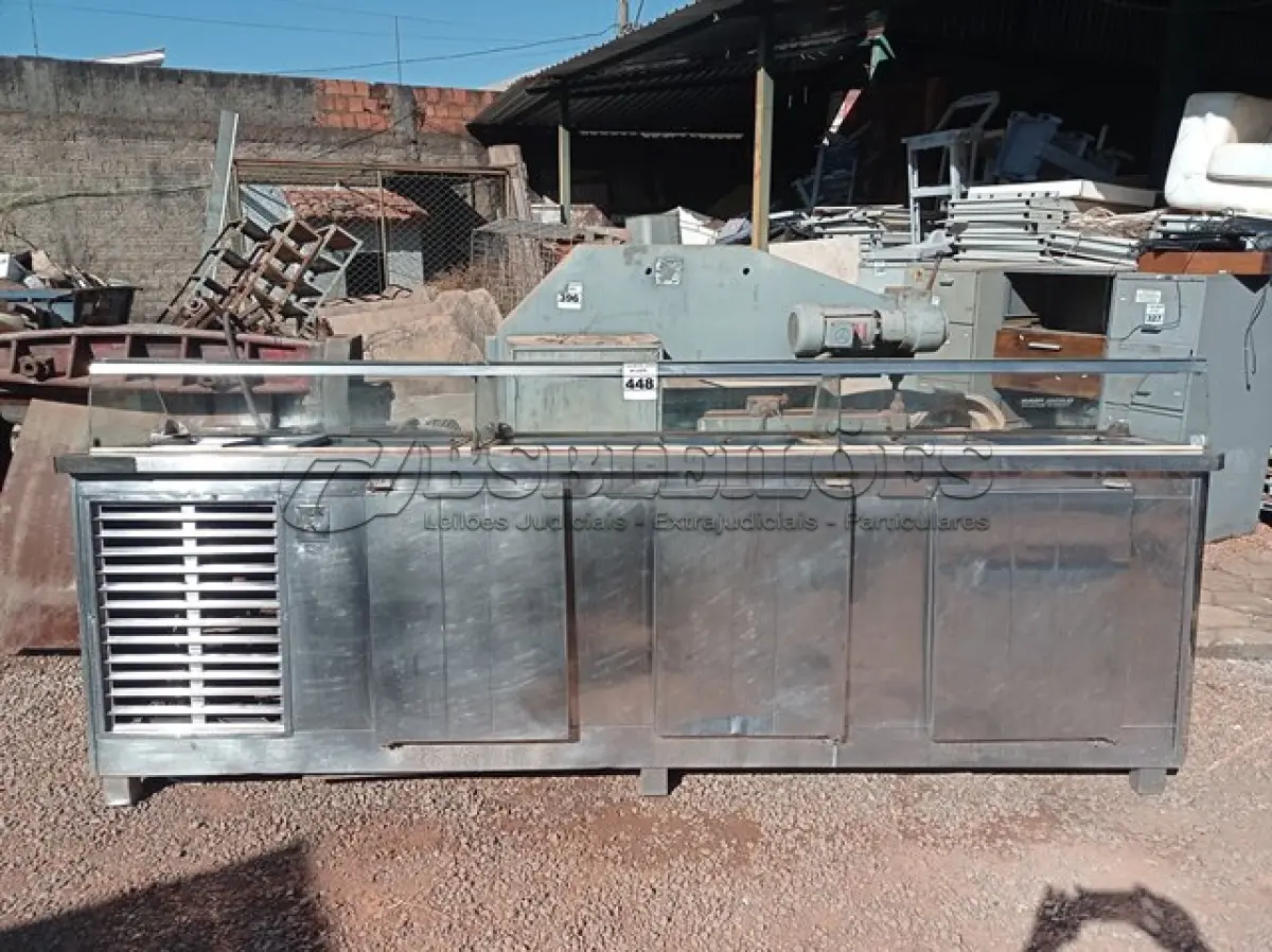 LOTE 448 - 01 BALCÃO REFRIGERADA EM INOX. (NO ESTADO) ATENÇÃO! FAZER A VISITAÇÃO ANTES DE ARREMATAR, NÃO SABEMOS SE FUNCIONA. LEILÃO NÃO TEM GARANTIA E NEM DEVOLUÇÃO, SUJEITO A POSSÍVEIS AVARIAS VISÍVEIS/OCULTAS E/OU AUSÊNCIA DE COMPONENTES.