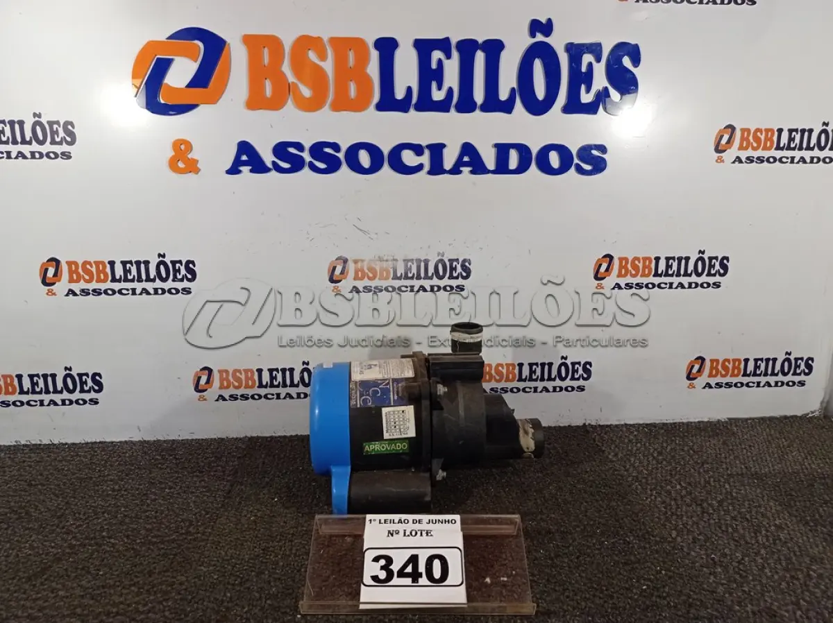 LOTE 340 - 01 MOTOR DE INDUÇÃO MONOFÁSICO DE GAIOLA 220V COM AVARIAS. (NO ESTADO) ATENÇÃO! FAZER A VISITAÇÃO ANTES DE ARREMATAR, NÃO SABEMOS SE FUNCIONA. LEILÃO NÃO TEM GARANTIA E NEM DEVOLUÇÃO, SUJEITO A POSSÍVEIS AVARIAS VISÍVEIS/OCULTAS E/OU AUSÊNCIA DE COMPONENTES.