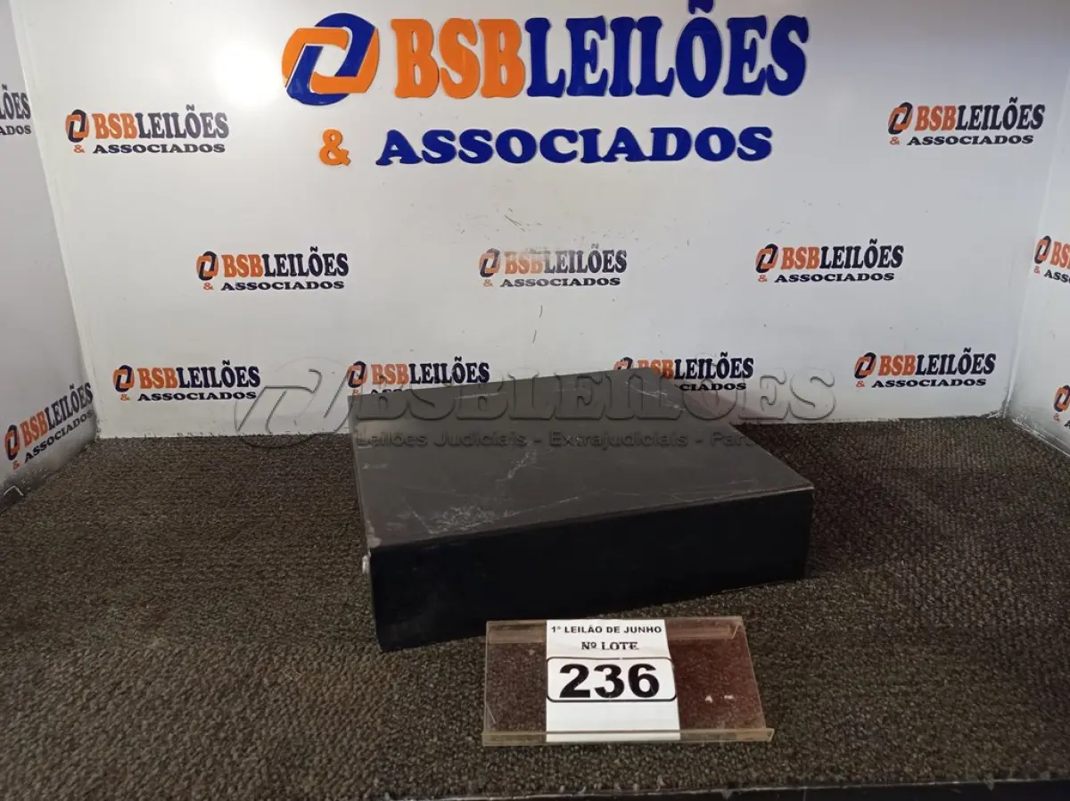 LOTE 236 - 01 CAIXA REGISTRADORA PARA DINHEIRO MANUAL. (NO ESTADO) ATENÇÃO! FAZER A VISITAÇÃO ANTES DE ARREMATAR, NÃO SABEMOS SE FUNCIONA. LEILÃO NÃO TEM GARANTIA E NEM DEVOLUÇÃO, SUJEITO A POSSÍVEIS AVARIAS VISÍVEIS/OCULTAS E/OU AUSÊNCIA DE COMPONENTES.