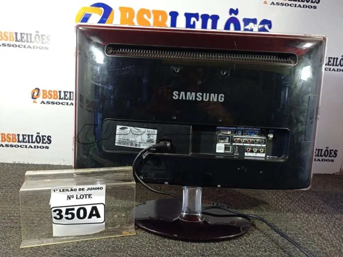 LOTE 350 - 01 MONITOR TV SAMSUNG 24’’ LIGANDO. (NO ESTADO) ATENÇÃO! FAZER A VISITAÇÃO ANTES DE ARREMATAR, NÃO SABEMOS SE FUNCIONA. LEILÃO NÃO TEM GARANTIA E NEM DEVOLUÇÃO, SUJEITO A POSSÍVEIS AVARIAS VISÍVEIS/OCULTAS E/OU AUSÊNCIA DE COMPONENTES.