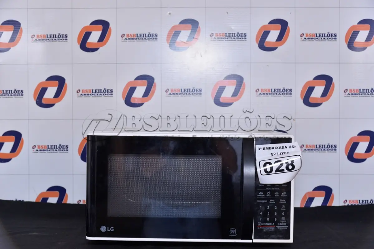 LOTE 028 - 01 FORNO MICRO-ONDAS 30L MARCA LG 220V. (OVEN, MICROWAVE) (NO ESTADO) BF8676P