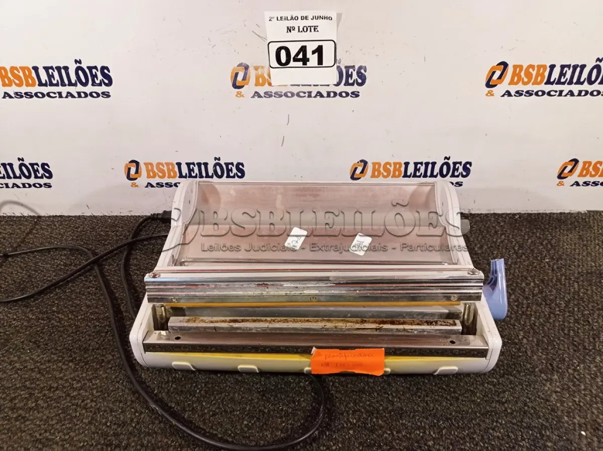 LOTE 041 - 01 SELADORA CRISTÓFOLI PLUS 220V. (NO ESTADO) ATENÇÃO! FAZER A VISITAÇÃO ANTES DE ARREMATAR, NÃO SABEMOS SE FUNCIONA. LEILÃO NÃO TEM GARANTIA E NEM DEVOLUÇÃO, SUJEITO A POSSÍVEIS AVARIAS VISÍVEIS/OCULTAS E/OU AUSÊNCIA DE COMPONENTES.