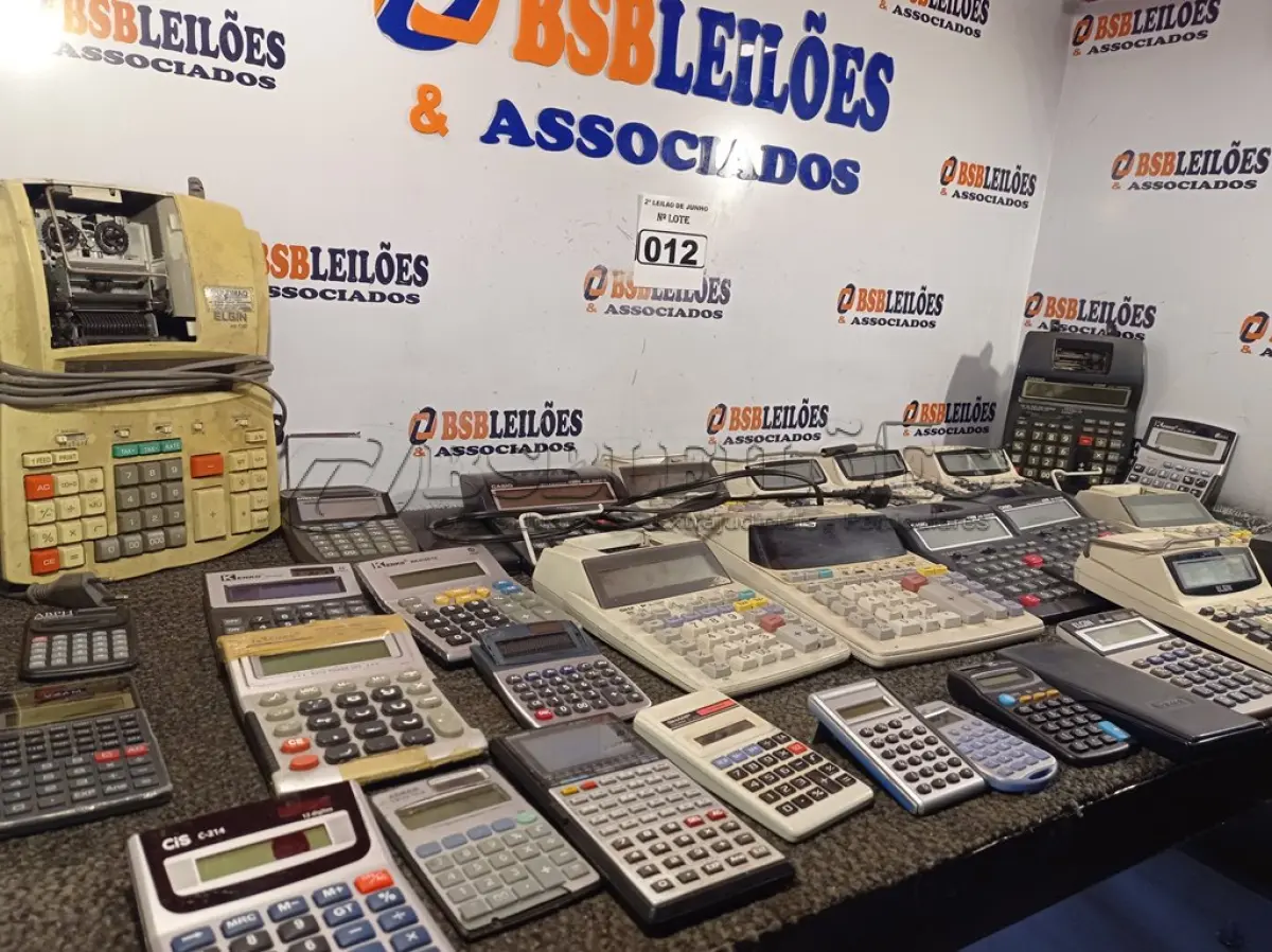 LOTE 012 - 01 LOTE COM CALCULADORES. (NO ESTADO) ATENÇÃO! FAZER A VISITAÇÃO ANTES DE ARREMATAR, NÃO SABEMOS SE FUNCIONA. LEILÃO NÃO TEM GARANTIA E NEM DEVOLUÇÃO, SUJEITO A POSSÍVEIS AVARIAS VISÍVEIS/OCULTAS E/OU AUSÊNCIA DE COMPONENTES.