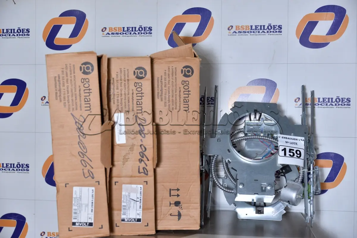 LOTE 159 - 03 PORTAS REFLETORES DE 6’’ AFV GOTHAM 26DTT 6MVOLT HSG. (LIGHTER SUPPERT) (NO ESTADO)0000023