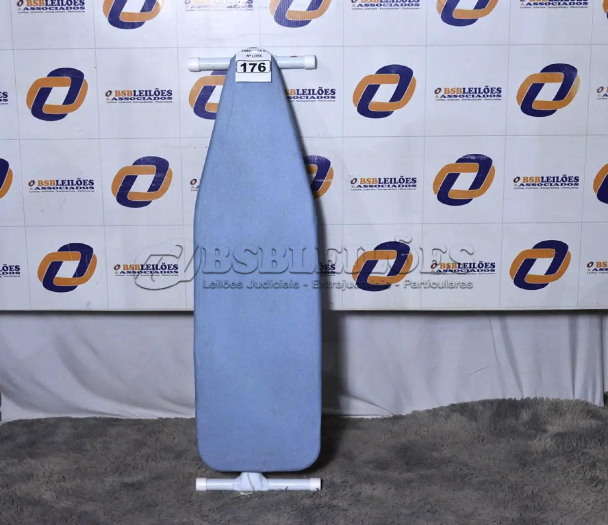 LOTE 176 - 01 TÁBUA DE PASSAR ROUPAS. (IRONING BOARD) (NO ESTADO)0000011