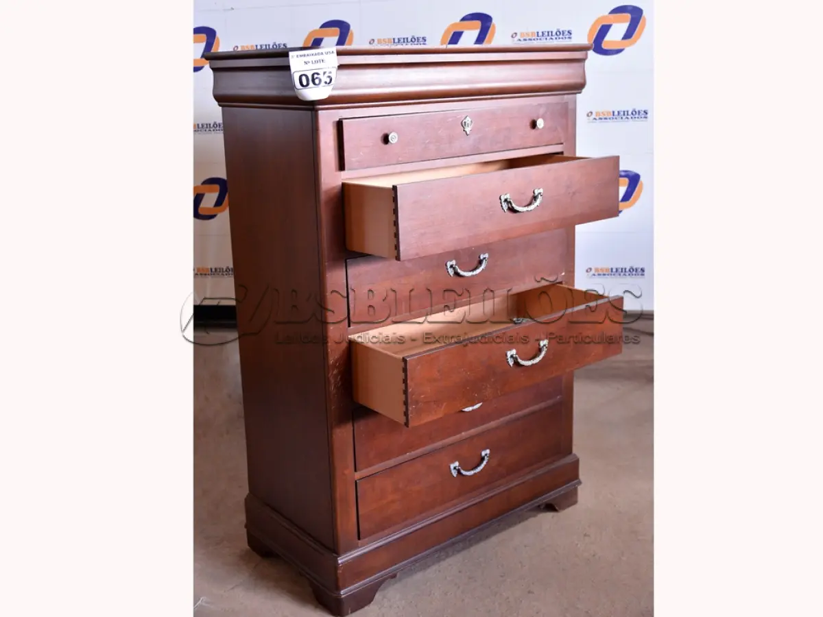 LOTE 065 - 01 CÔMODA EM MADEIRA COM 06 GAVETAS. (HIGHBOY)(NO ESTADO)AU2012F