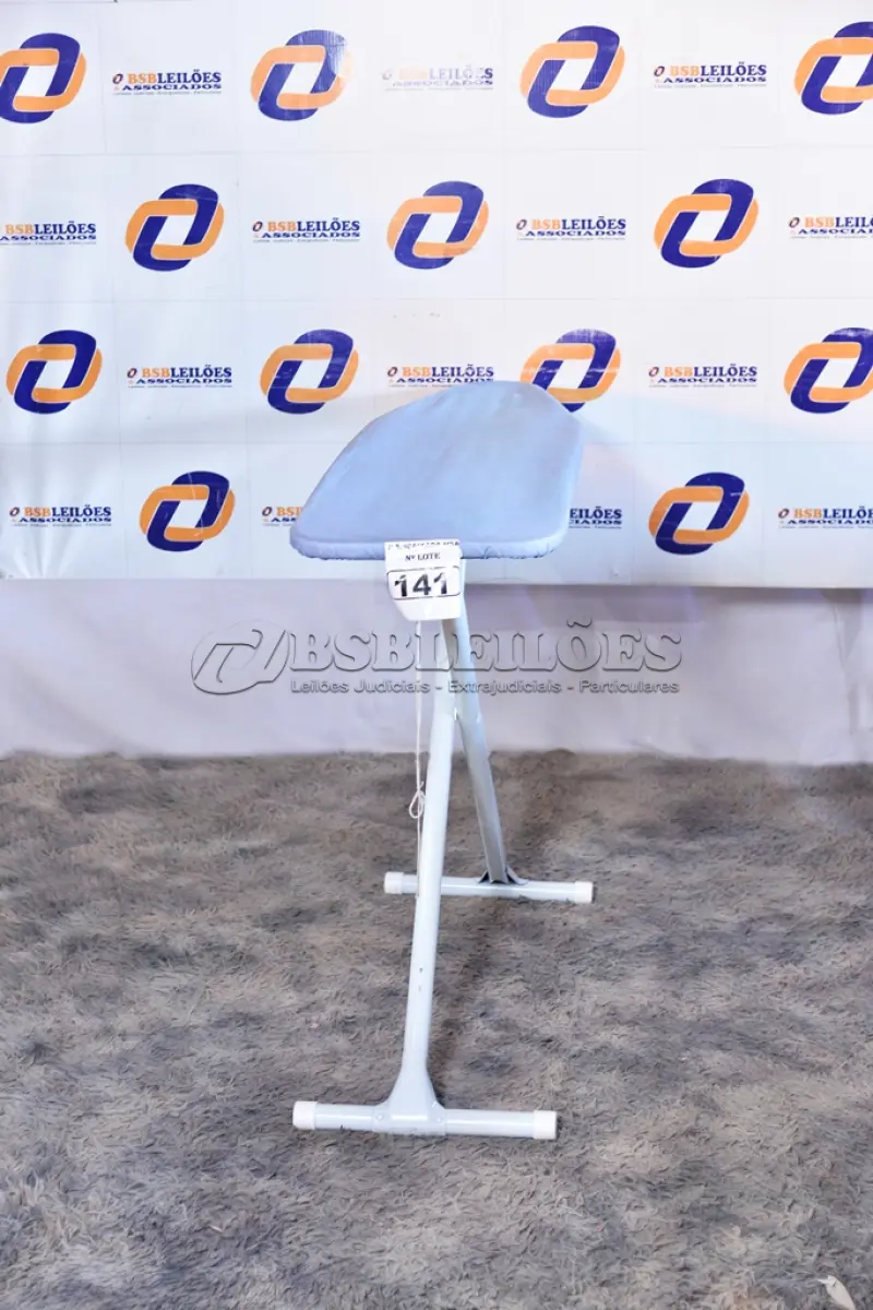 LOTE 141 - 01 TÁBUA DE PASSAR ROUPAS. (IRONING BOARD) (NO ESTADO)0000011