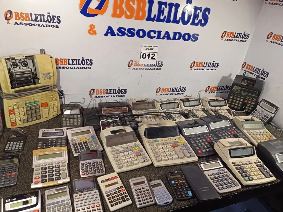 LOTE 012 - 01 LOTE COM CALCULADORES. (NO ESTADO) ATENÇÃO! FAZER A VISITAÇÃO ANTES DE ARREMATAR, NÃO SABEMOS SE FUNCIONA. LEILÃO NÃO TEM GARANTIA E NEM DEVOLUÇÃO, SUJEITO A POSSÍVEIS AVARIAS VISÍVEIS/OCULTAS E/OU AUSÊNCIA DE COMPONENTES.