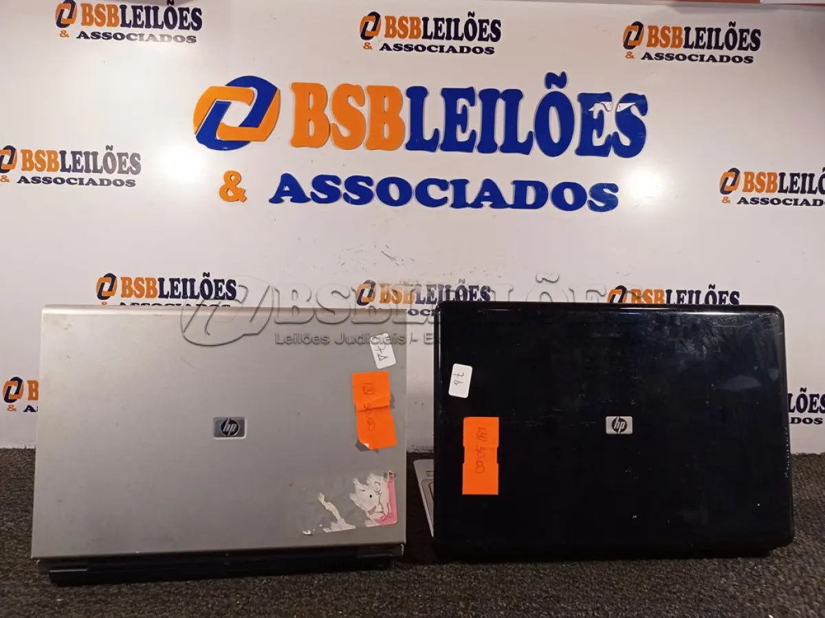 LOTE 037 - 02 NOTEBOOKS MARCA HP AMBOS SEM FONTE. (NO ESTADO) ATENÇÃO! FAZER A VISITAÇÃO ANTES DE ARREMATAR, NÃO SABEMOS SE FUNCIONA. LEILÃO NÃO TEM GARANTIA E NEM DEVOLUÇÃO, SUJEITO A POSSÍVEIS AVARIAS VISÍVEIS/OCULTAS E/OU AUSÊNCIA DE COMPONENTES.