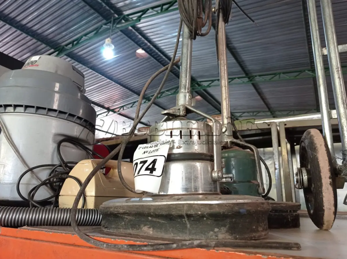 LOTE 074 - 02 ENCERADEIRAS ANTIGAS. (NO ESTADO) ATENÇÃO! FAZER A VISITAÇÃO ANTES DE ARREMATAR, NÃO SABEMOS SE FUNCIONA. LEILÃO NÃO TEM GARANTIA E NEM DEVOLUÇÃO, SUJEITO A POSSÍVEIS AVARIAS VISÍVEIS/OCULTAS E/OU AUSÊNCIA DE COMPONENTES.