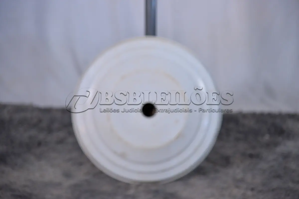 LOTE 021 - 01 OMBRELONE COM CONTRAPESO. (UMBRELA) (NO ESTADO) BH1583J 