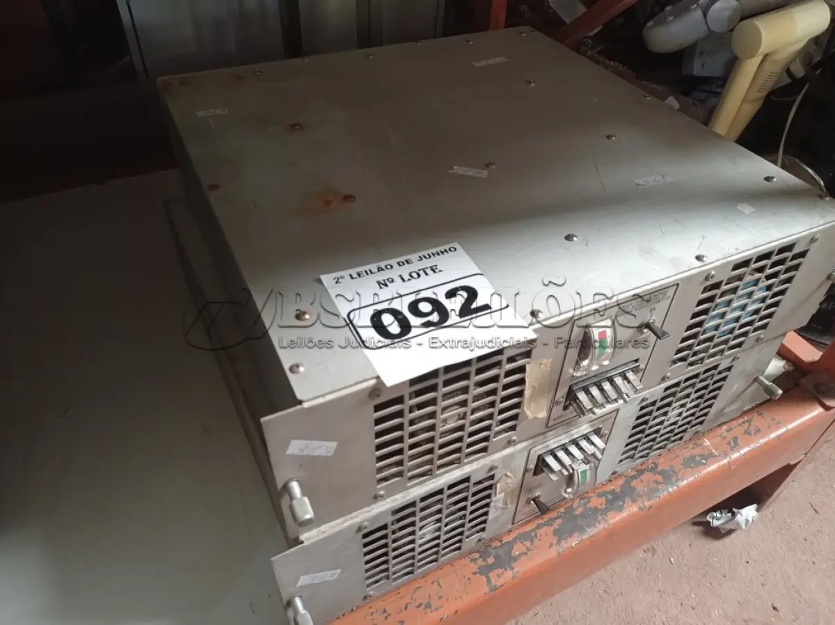 LOTE 092 - 02 MÓDULOS DE NOBREAK. (NO ESTADO) ATENÇÃO! FAZER A VISITAÇÃO ANTES DE ARREMATAR, NÃO SABEMOS SE FUNCIONA. LEILÃO NÃO TEM GARANTIA E NEM DEVOLUÇÃO, SUJEITO A POSSÍVEIS AVARIAS VISÍVEIS/OCULTAS E/OU AUSÊNCIA DE COMPONENTES.