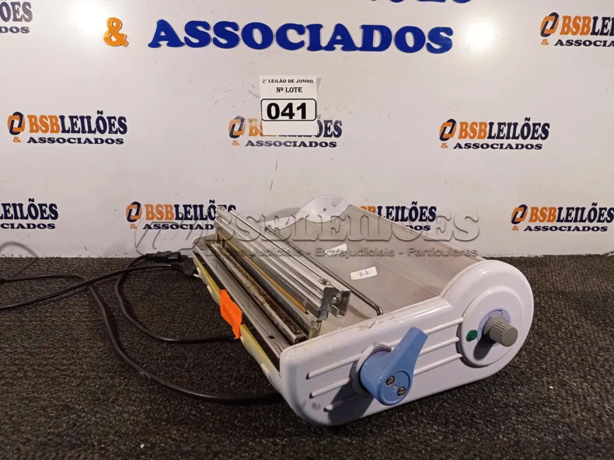 LOTE 041 - 01 SELADORA CRISTÓFOLI PLUS 220V. (NO ESTADO) ATENÇÃO! FAZER A VISITAÇÃO ANTES DE ARREMATAR, NÃO SABEMOS SE FUNCIONA. LEILÃO NÃO TEM GARANTIA E NEM DEVOLUÇÃO, SUJEITO A POSSÍVEIS AVARIAS VISÍVEIS/OCULTAS E/OU AUSÊNCIA DE COMPONENTES.