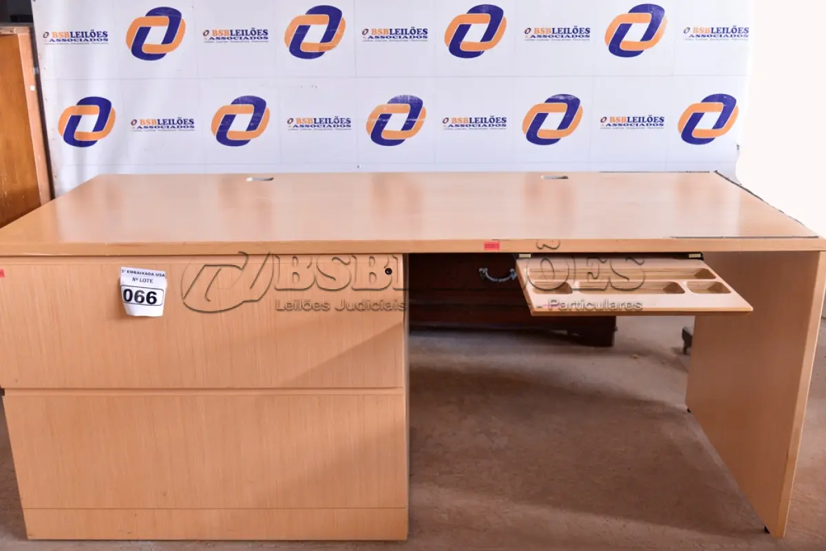 LOTE 066 - 01 MESA PARA ESCRITÓRIO. (OFFICE DESK) (NO ESTADO) 0000015